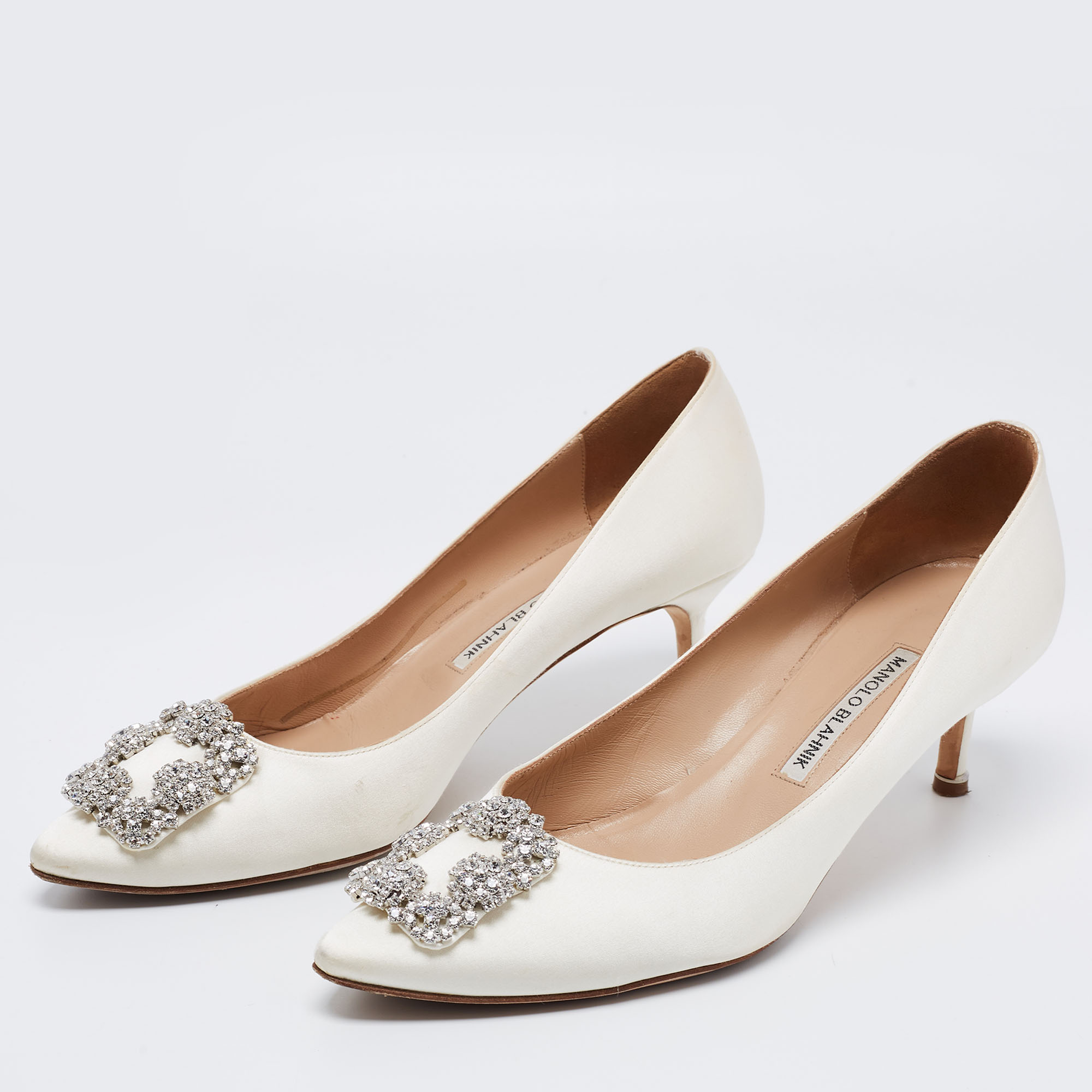 

Manolo Blahnik Off-White Satin Hangisi Pumps Size