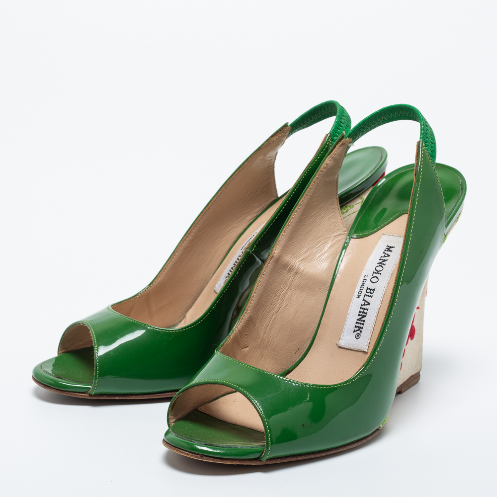 

Manolo Blahnik Green Patent Leather Maniapla Embroidered Wedge Sandals Size