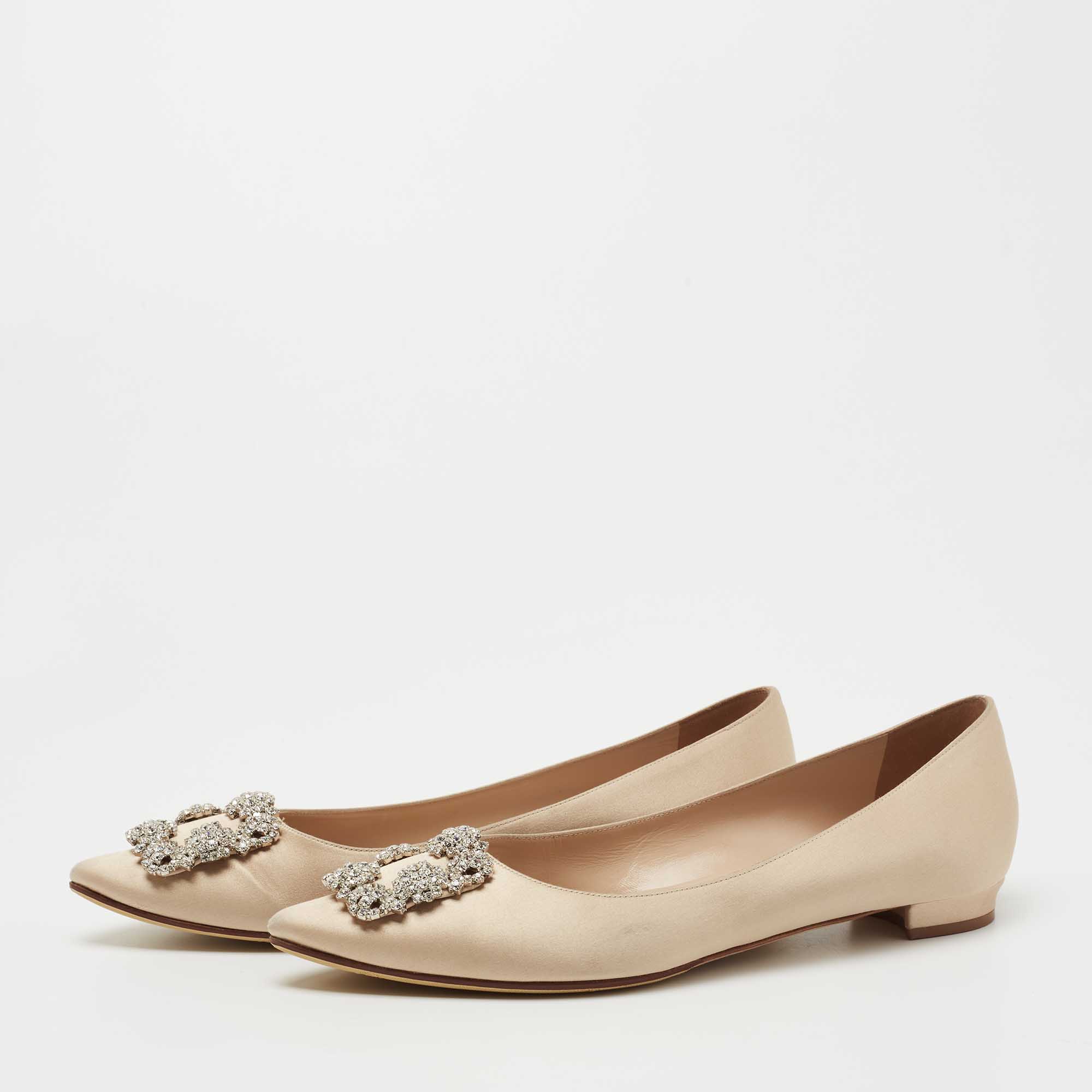 

Manolo Blahnik Beige Satin Hangisi Ballet Flats Size