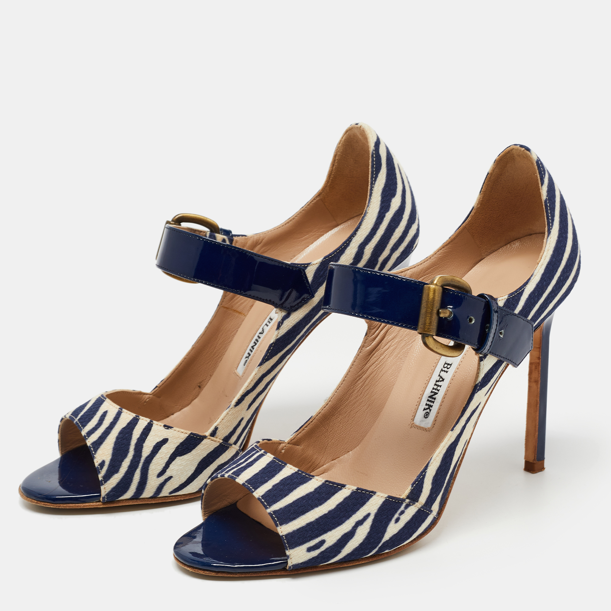 

Manolo Blahnik Blue/White Fabric and Patent Mary Jane Pumps Size