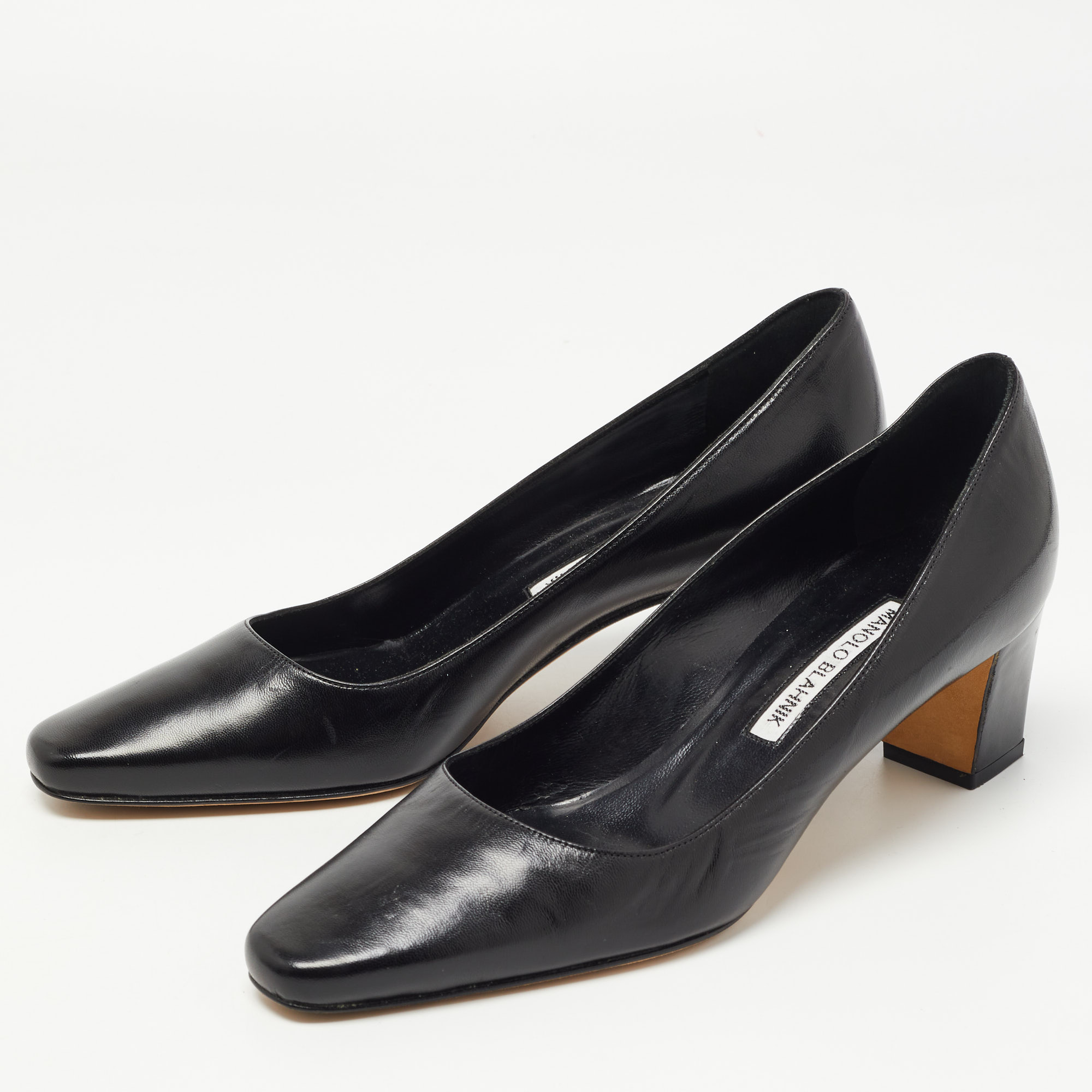 

Manolo Blahnik Black Leather Okkatopla Pumps Size