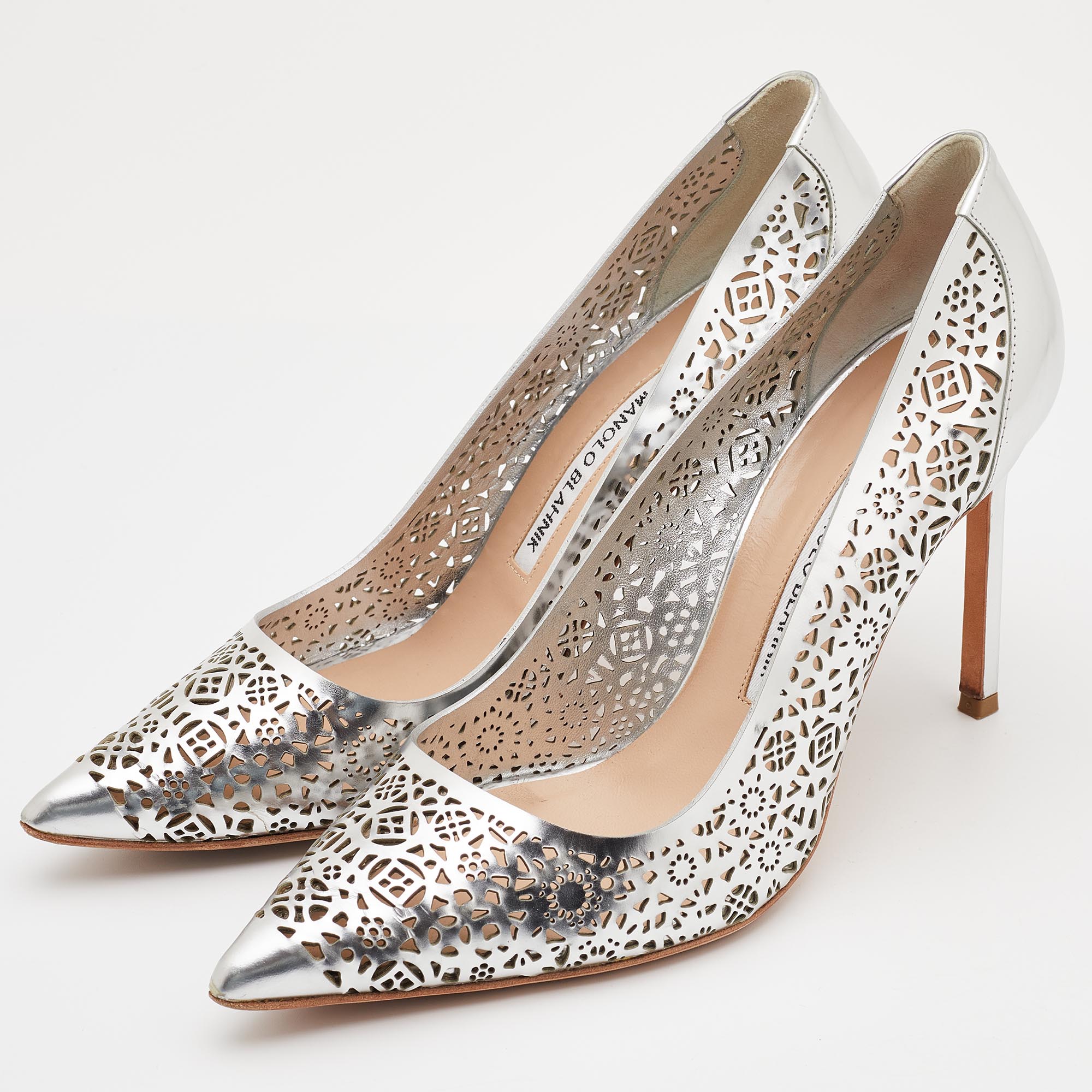 

Manolo Blahink Silver Laser Cut Leather Pumps Size