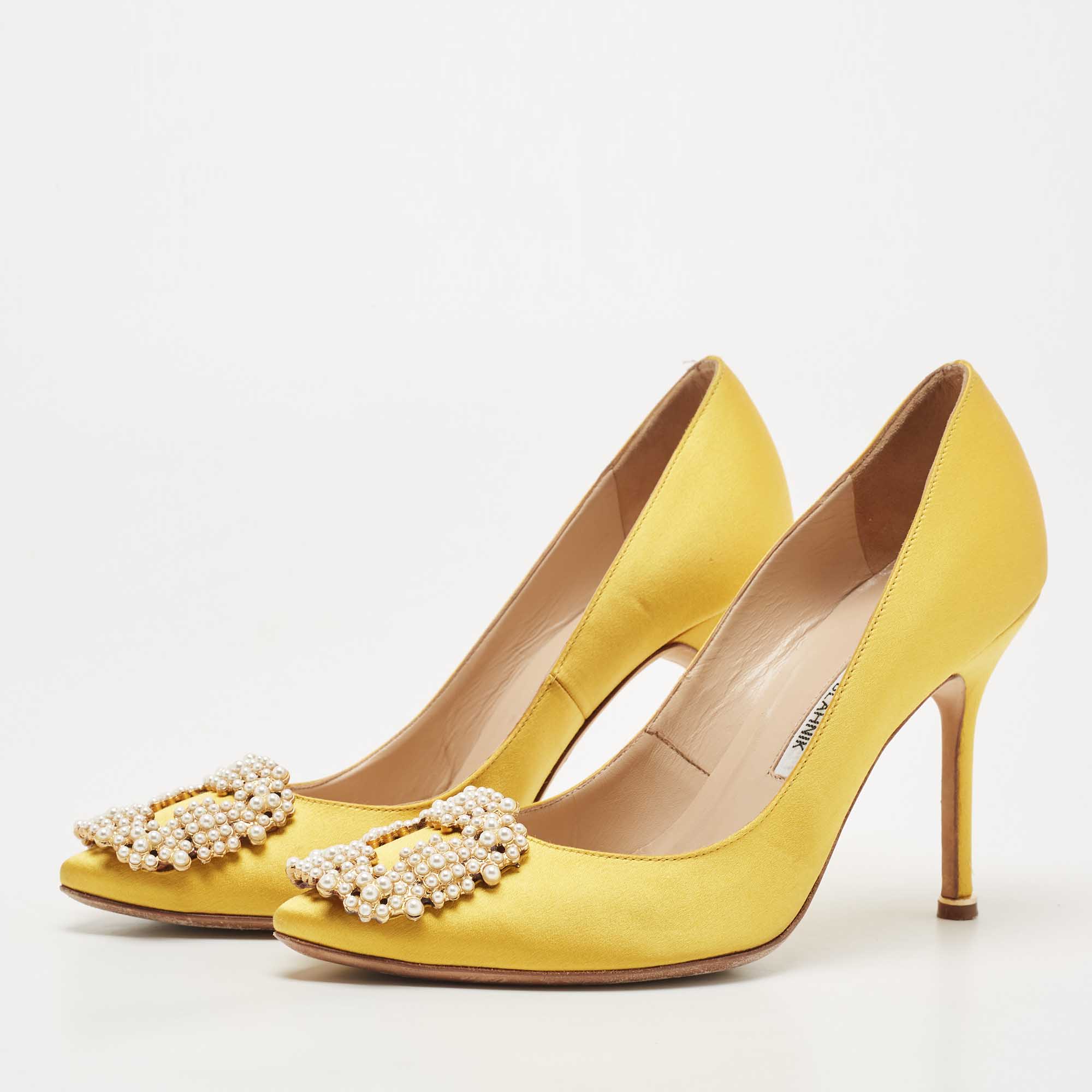 

Manolo Blahnik Yellow Hangisi Crystal Embellished Pointed Toe Pumps Size