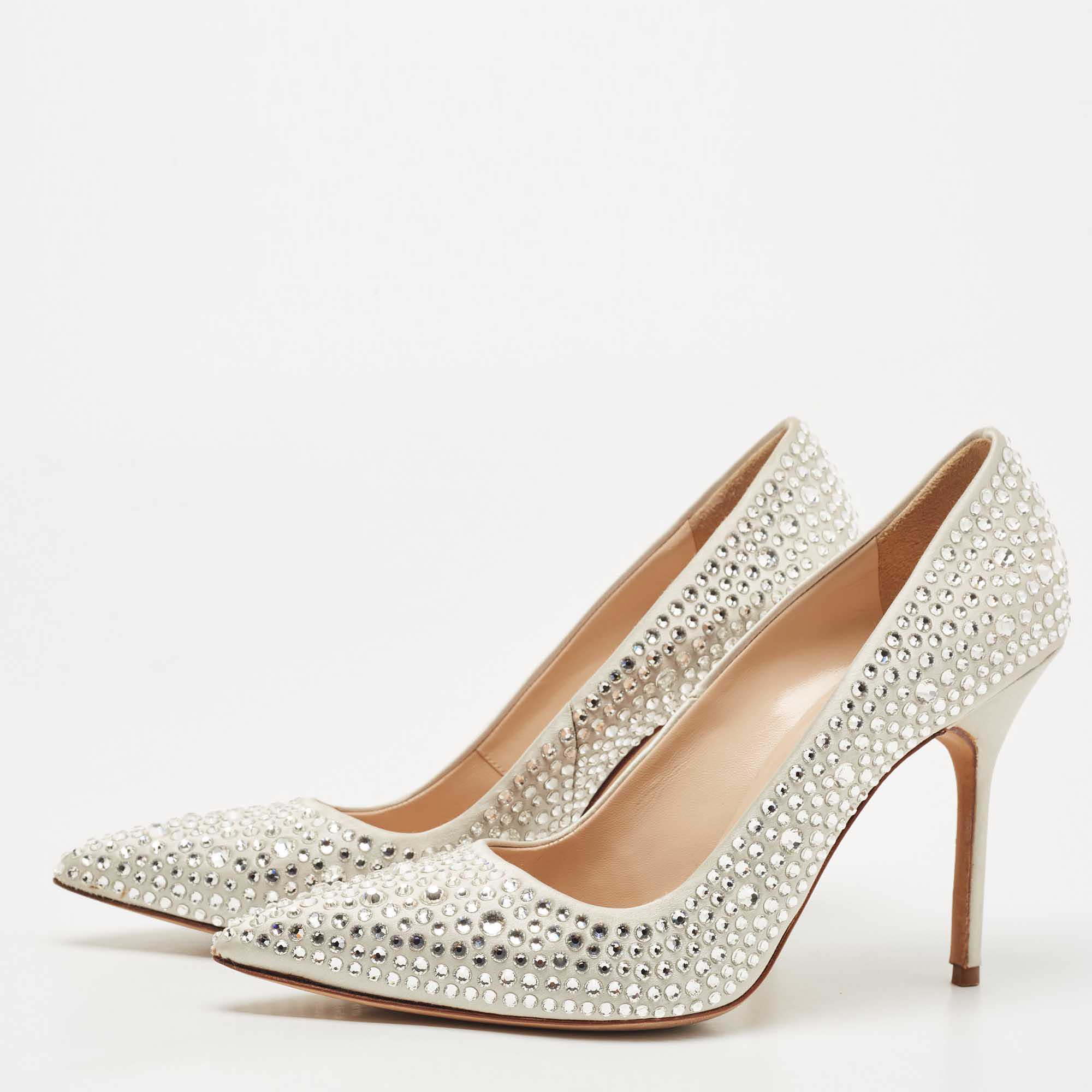 

Manolo Blahnik Grey Satin Crystal Embellished BB Pointed Toe Pumps Size