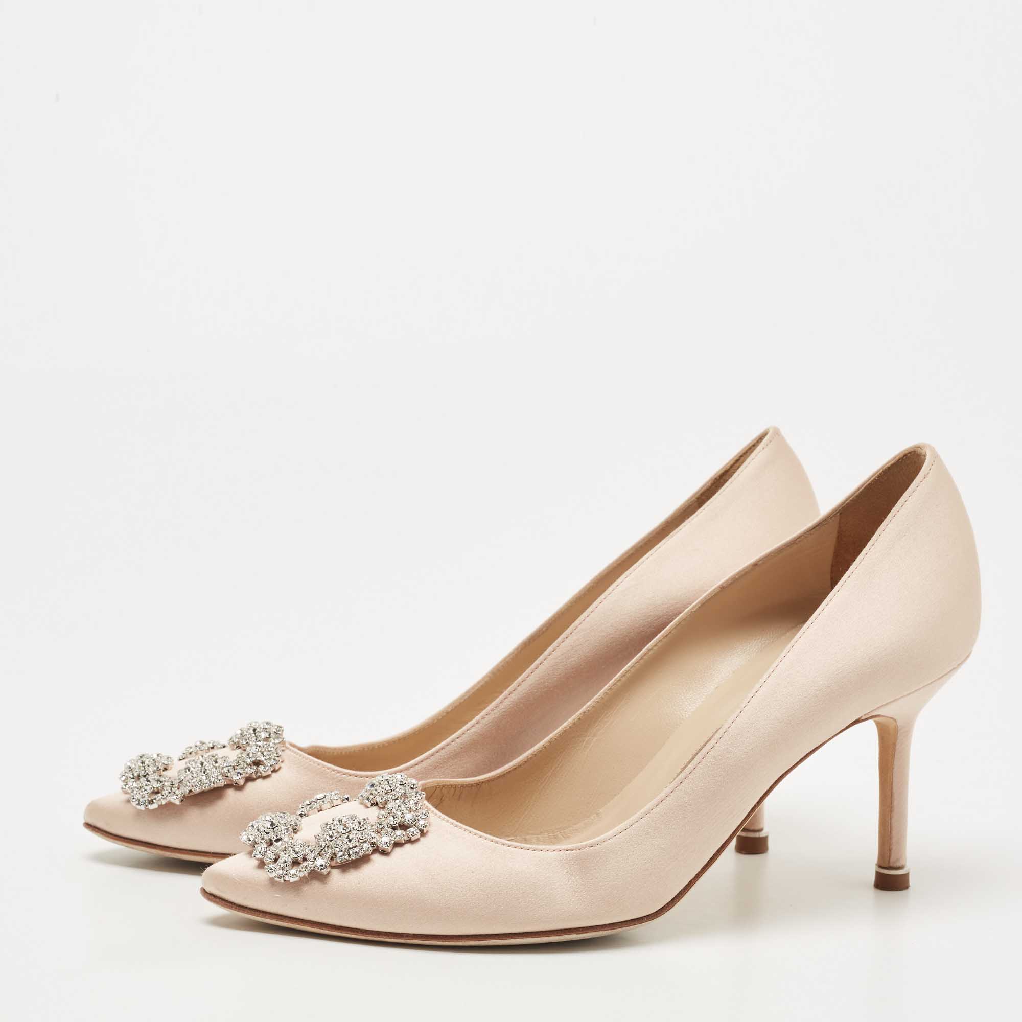 

Manolo Blahnik Beige Satin Hangisi Pumps Size