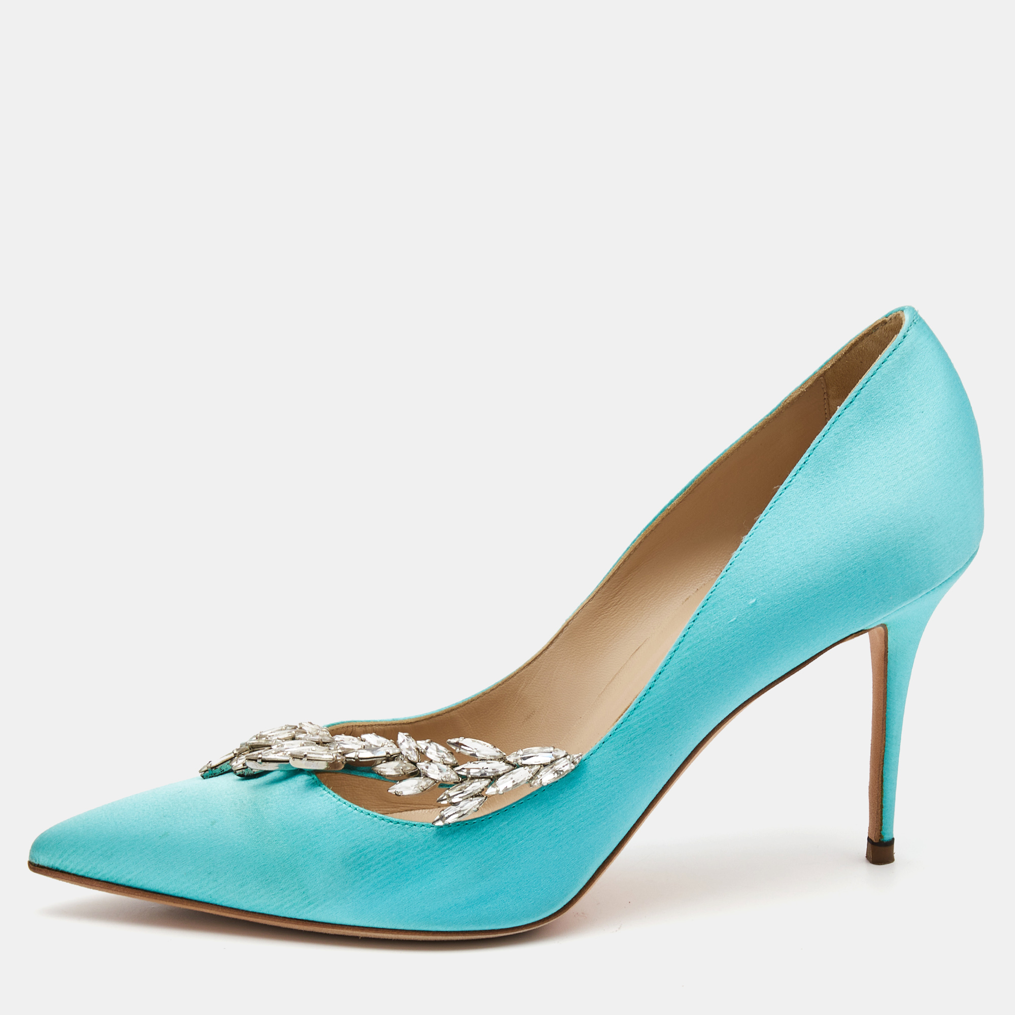 Make a chic style statement with these designer pumps. They showcase sturdy heels and durable soles perfect for your fashionable outings