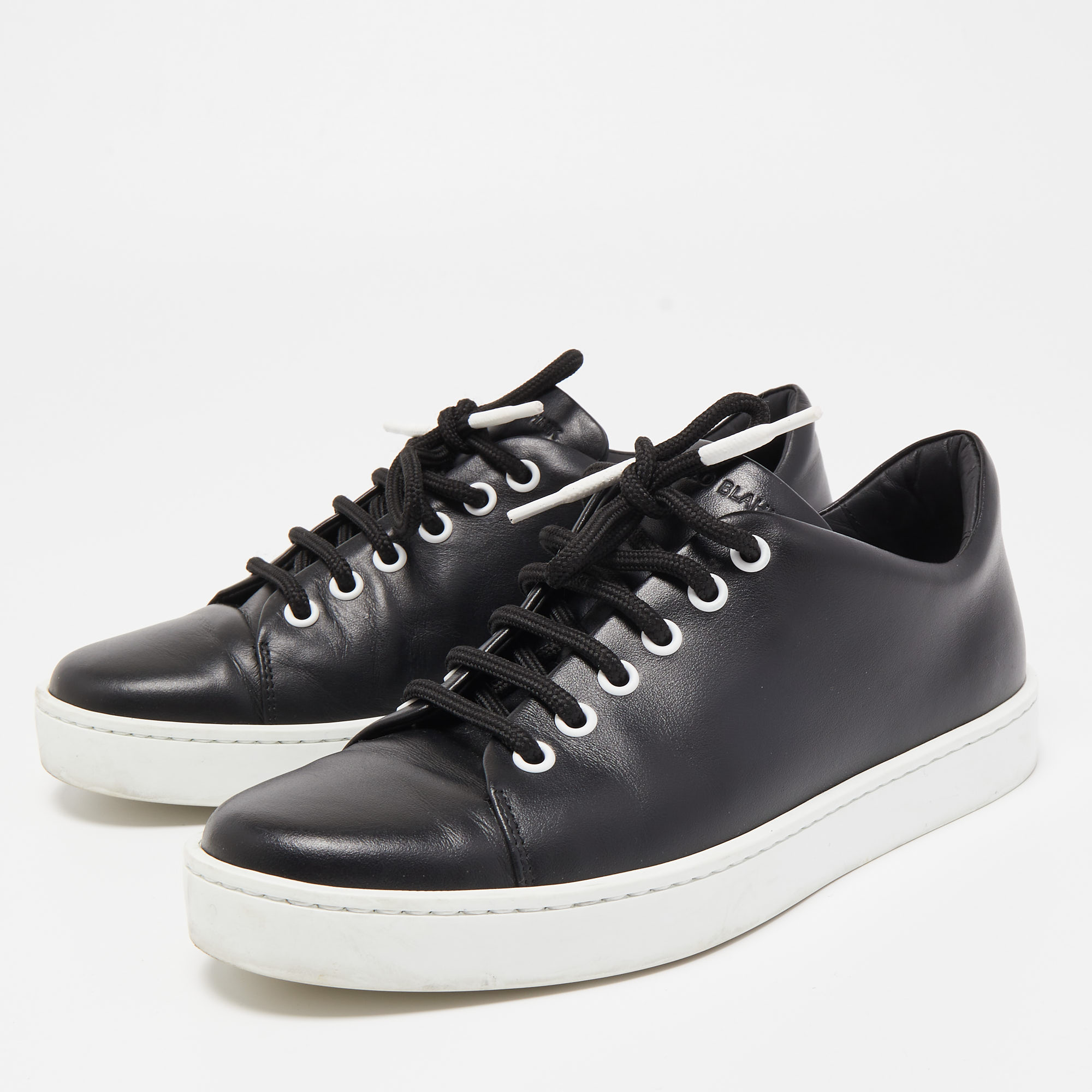 

Manolo Blahnik Black Leather Low Top Sneakers Size