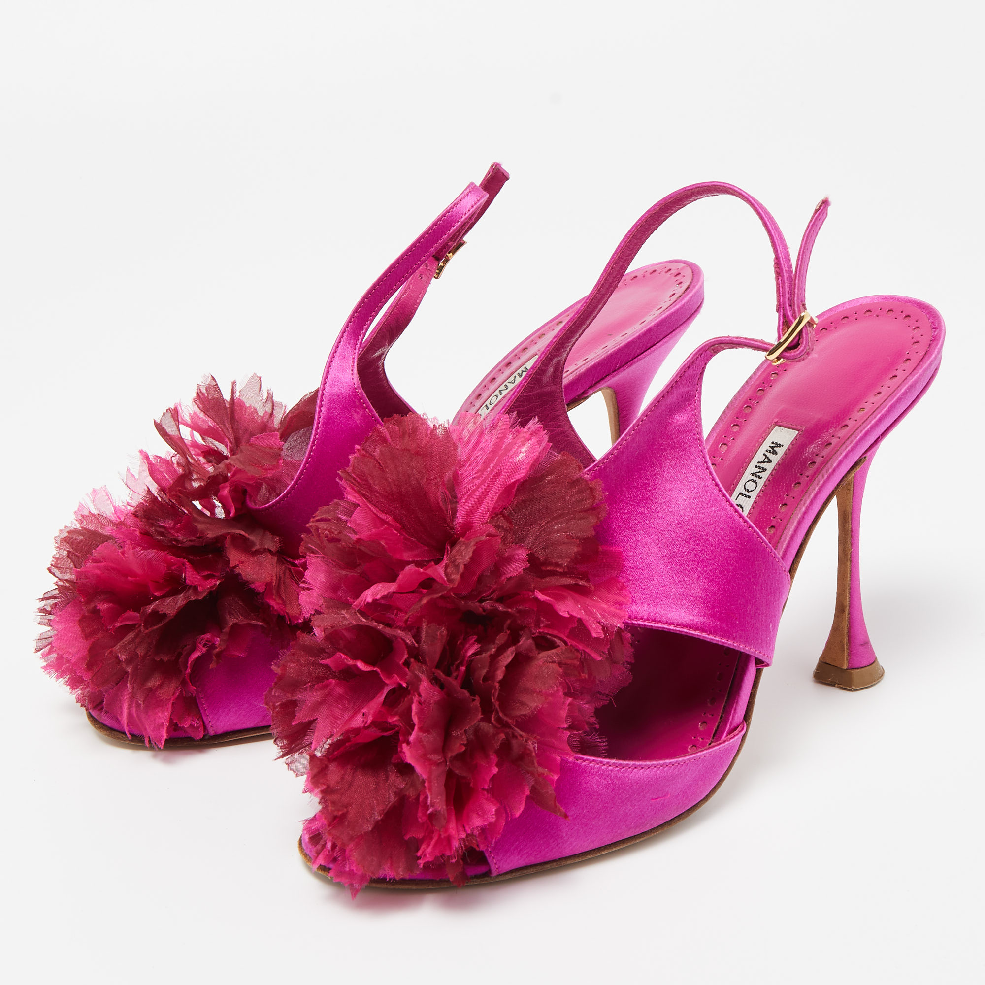 

Manolo Blahnik Pink Satin Flower Embellished Ankle Strap Sandals Size