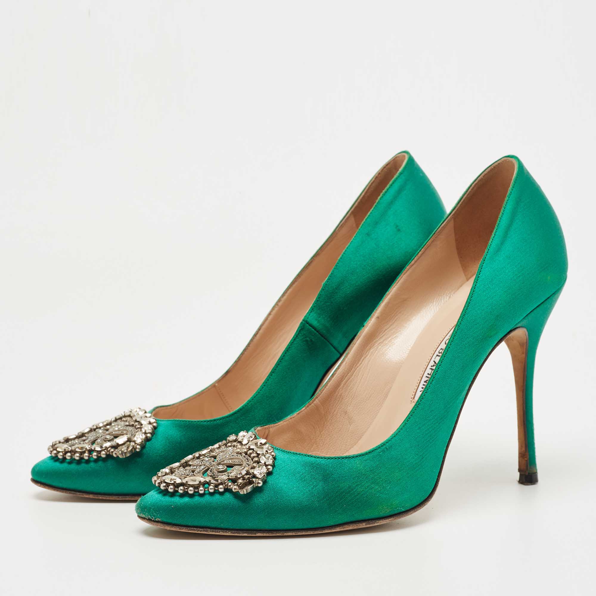 

Manolo Blahnik Green Satin Crystal Embellished Pumps Size