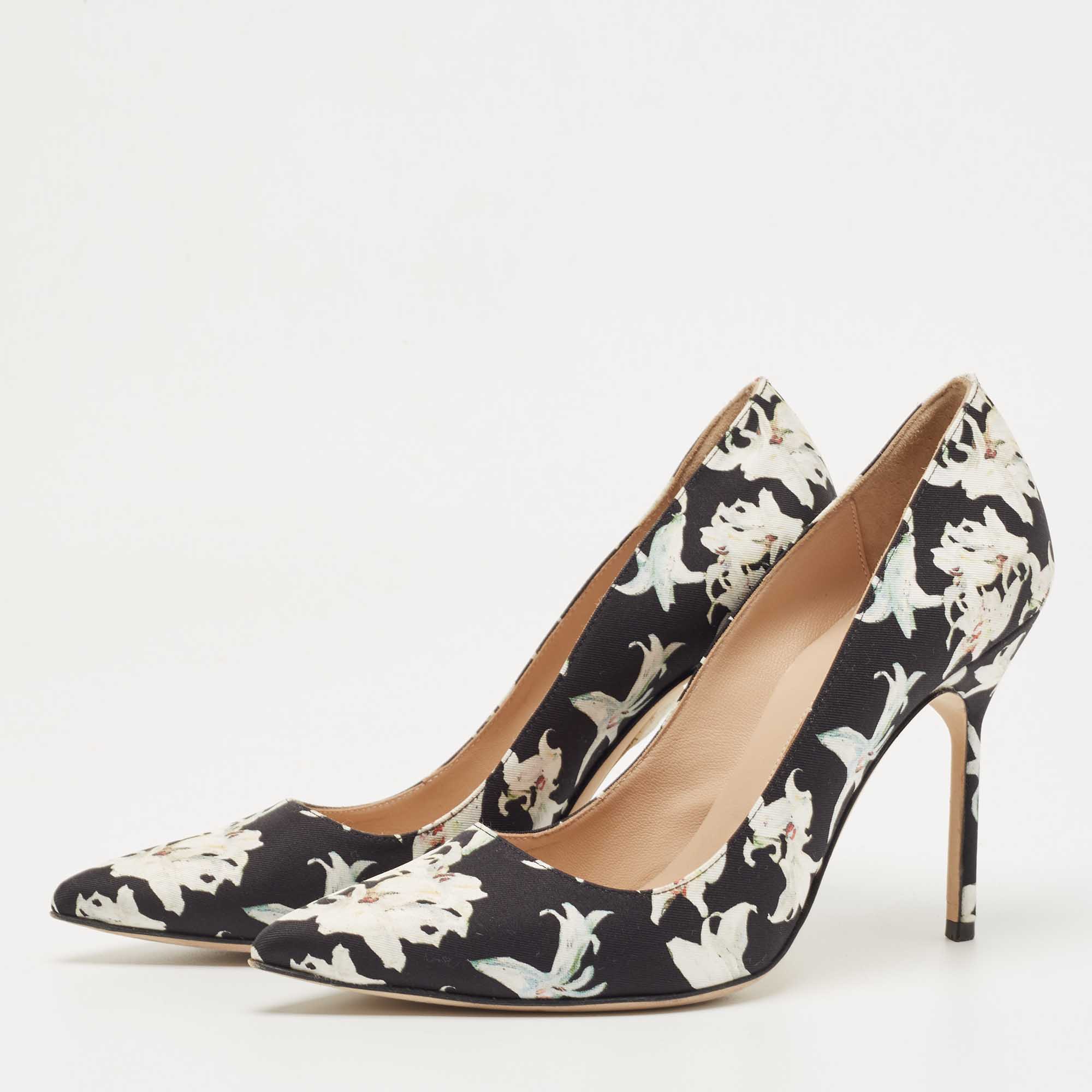 

Manolo Blahnik Black Canvas Flower Print Pumps Size