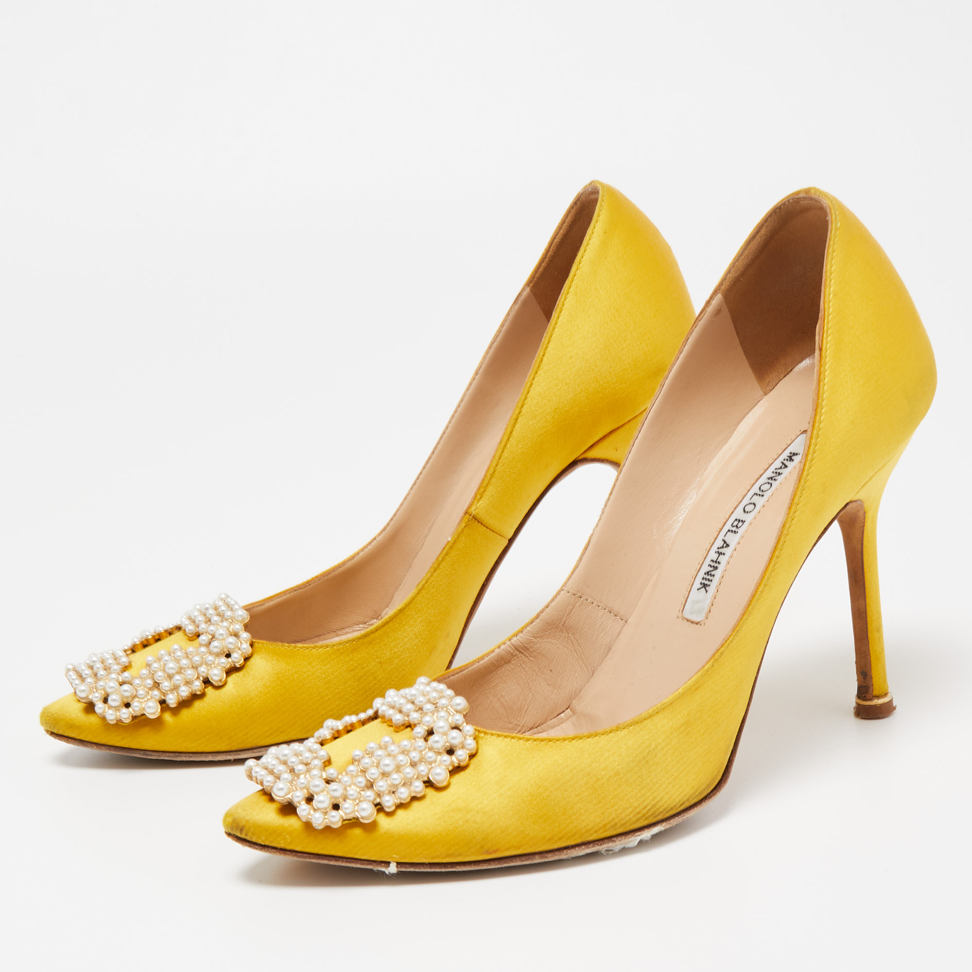 

Manolo Blahnik Yellow Satin Faux Pearl Embellished Hangisi Pumps Size