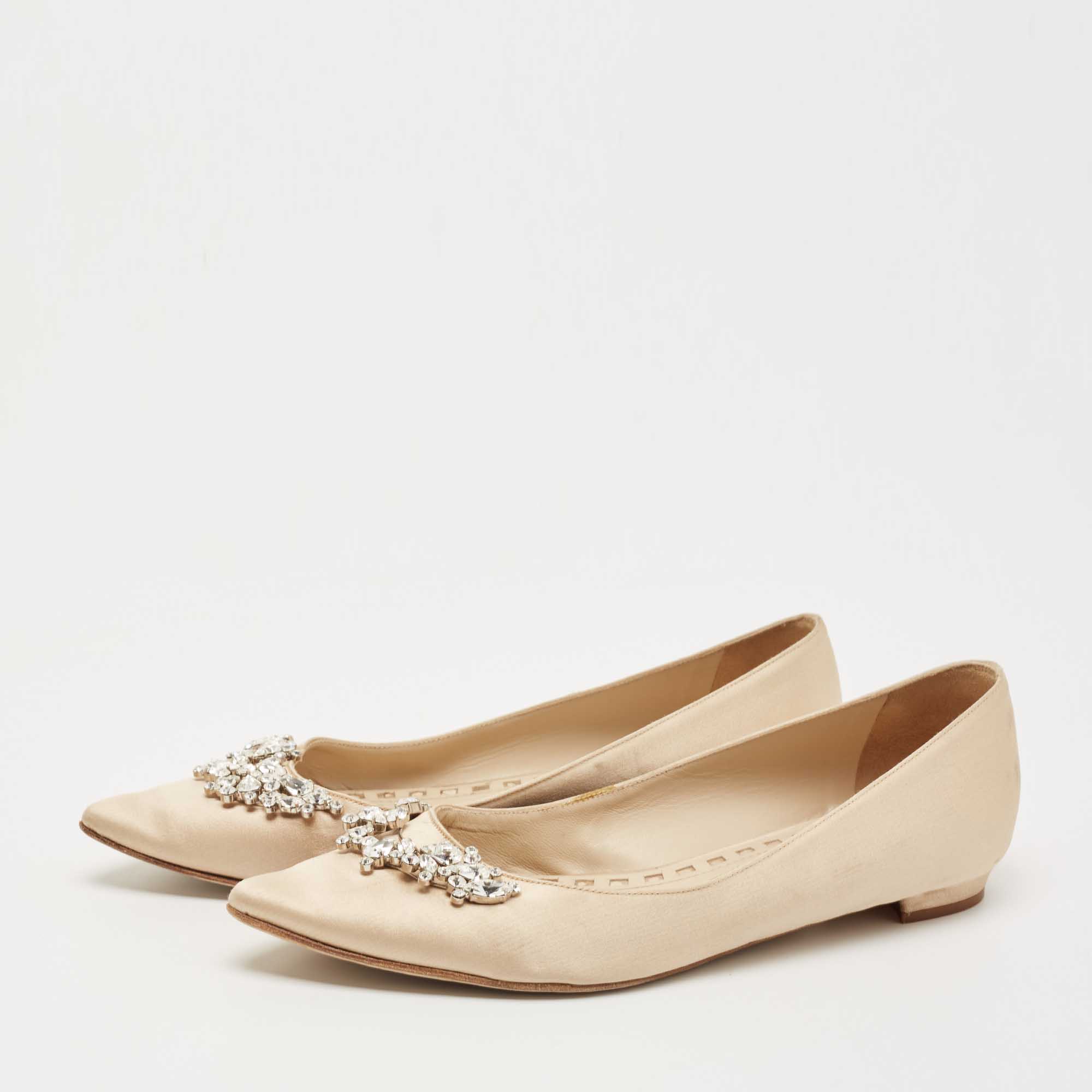 

Manolo Blahnik Beige Satin Lurum Ballet Flats Size