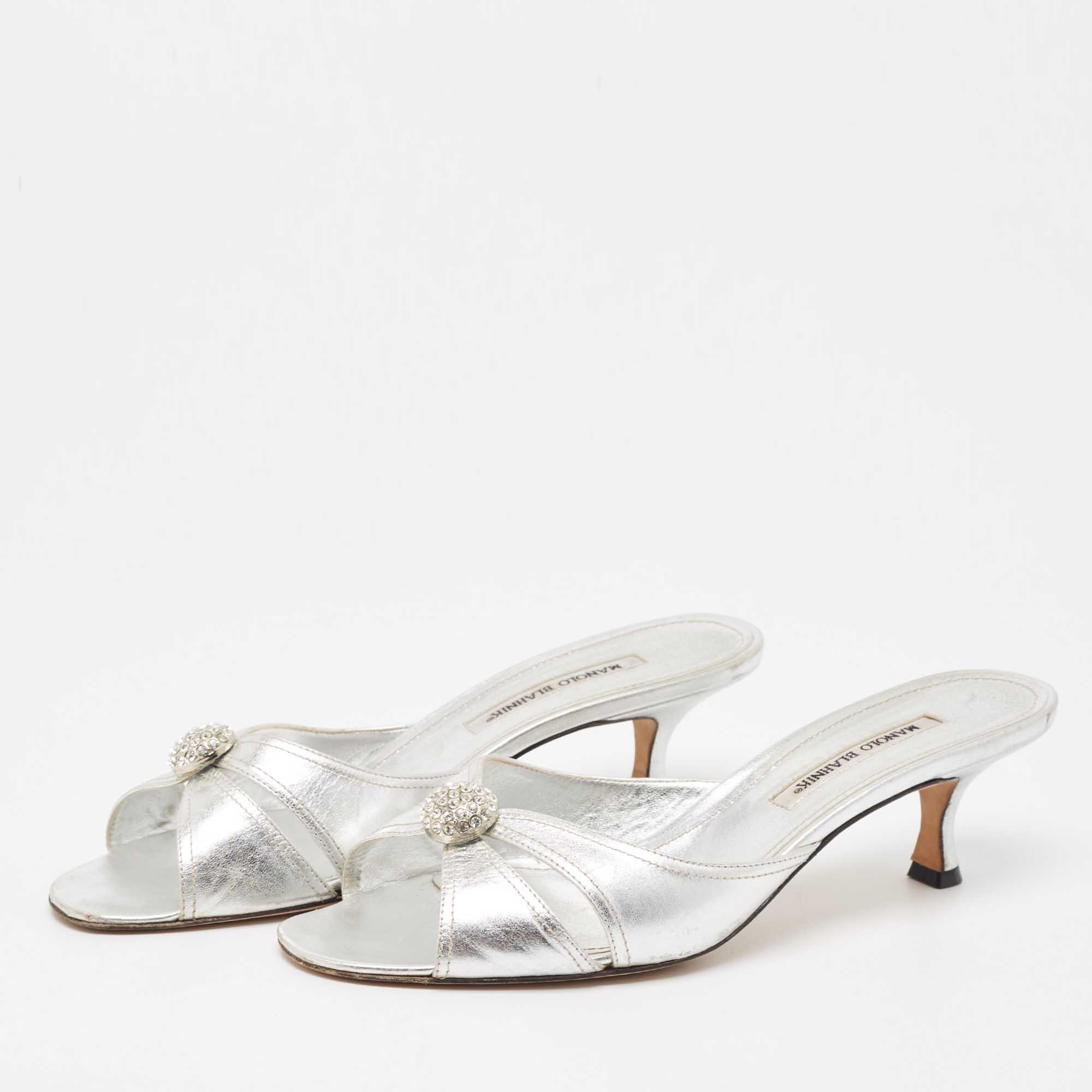 

Manolo Blahnik Metallic Silver Leather Crystal Embellished Slide Sandals Size