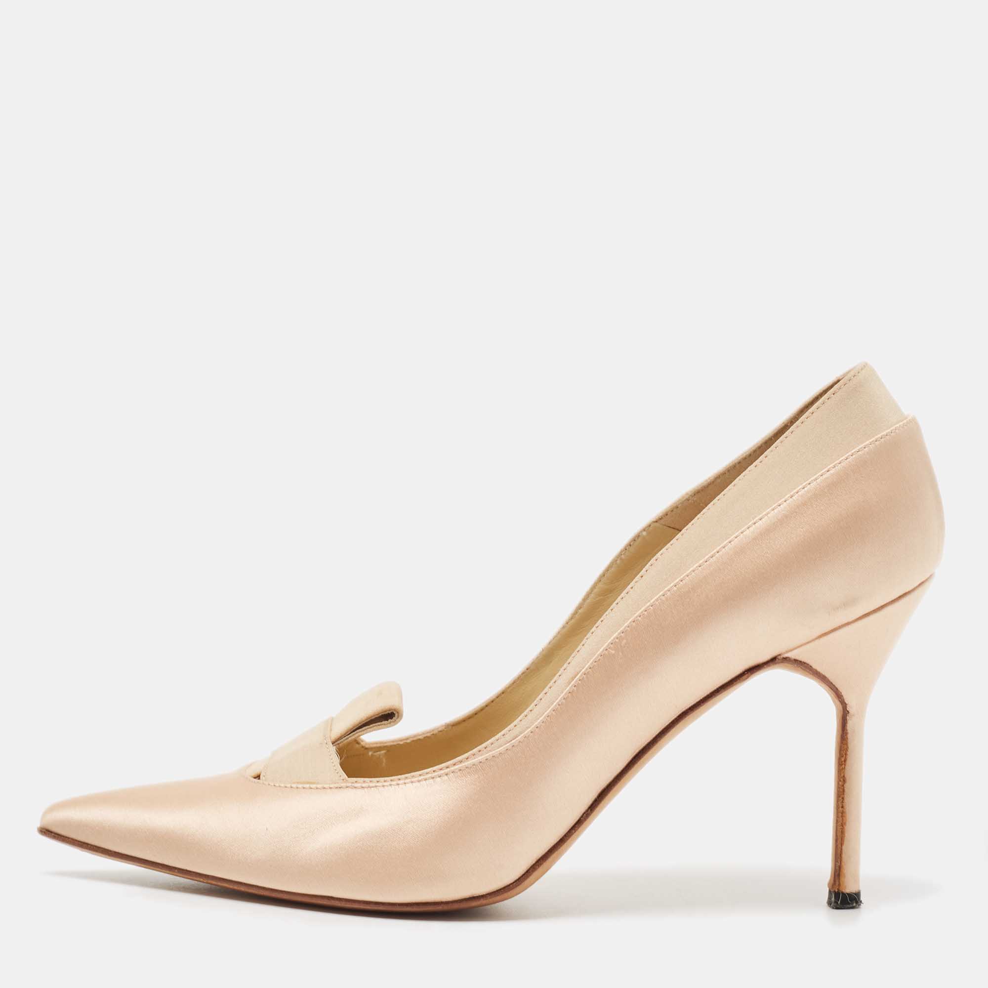 Exhibit an elegant style with this pair of pumps. These Manolo Blahnik shoes for women are crafted from quality materials. They are set on durable soles and sleek heels.