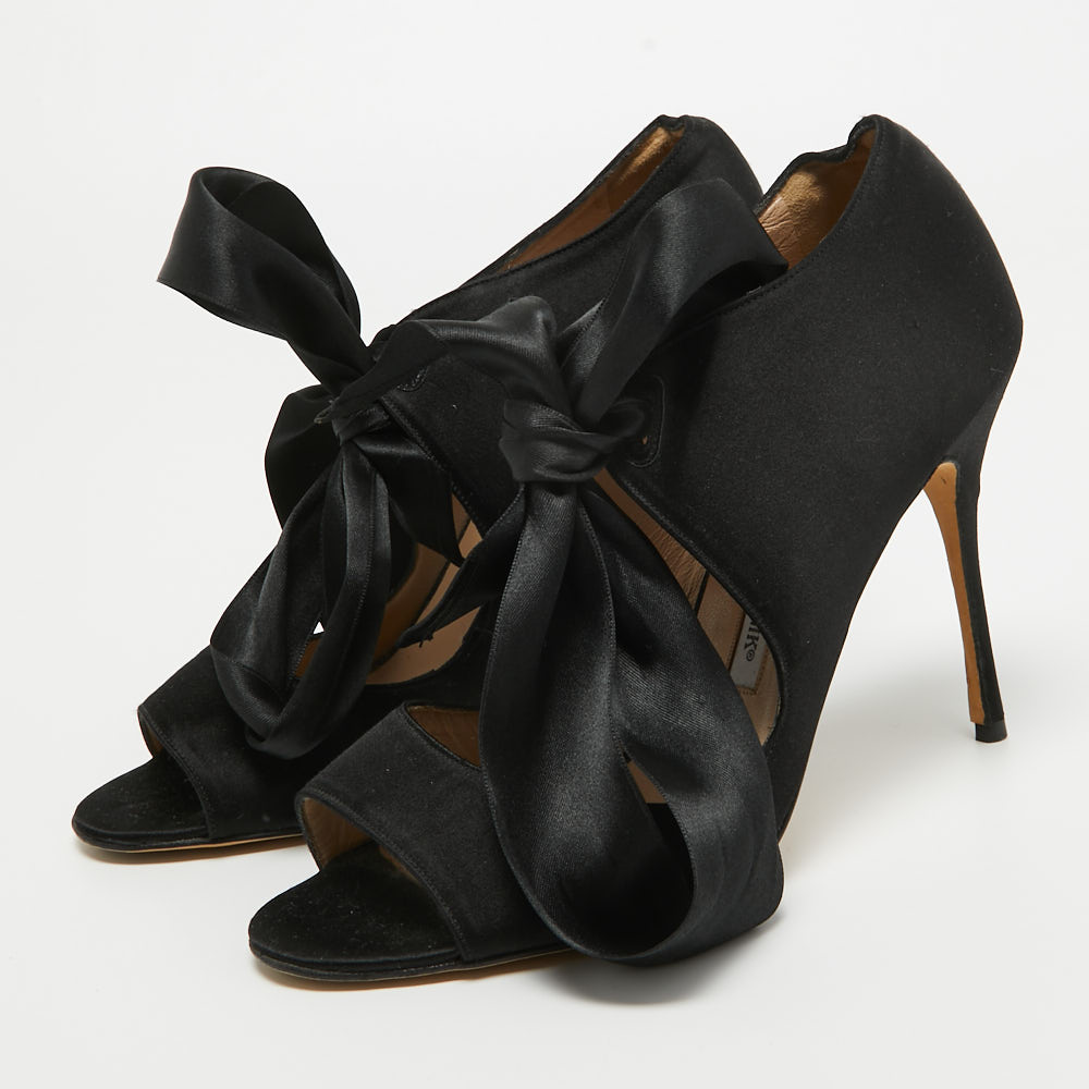 

Manolo Blahnik Black Satin Bow Tie Sandals Size