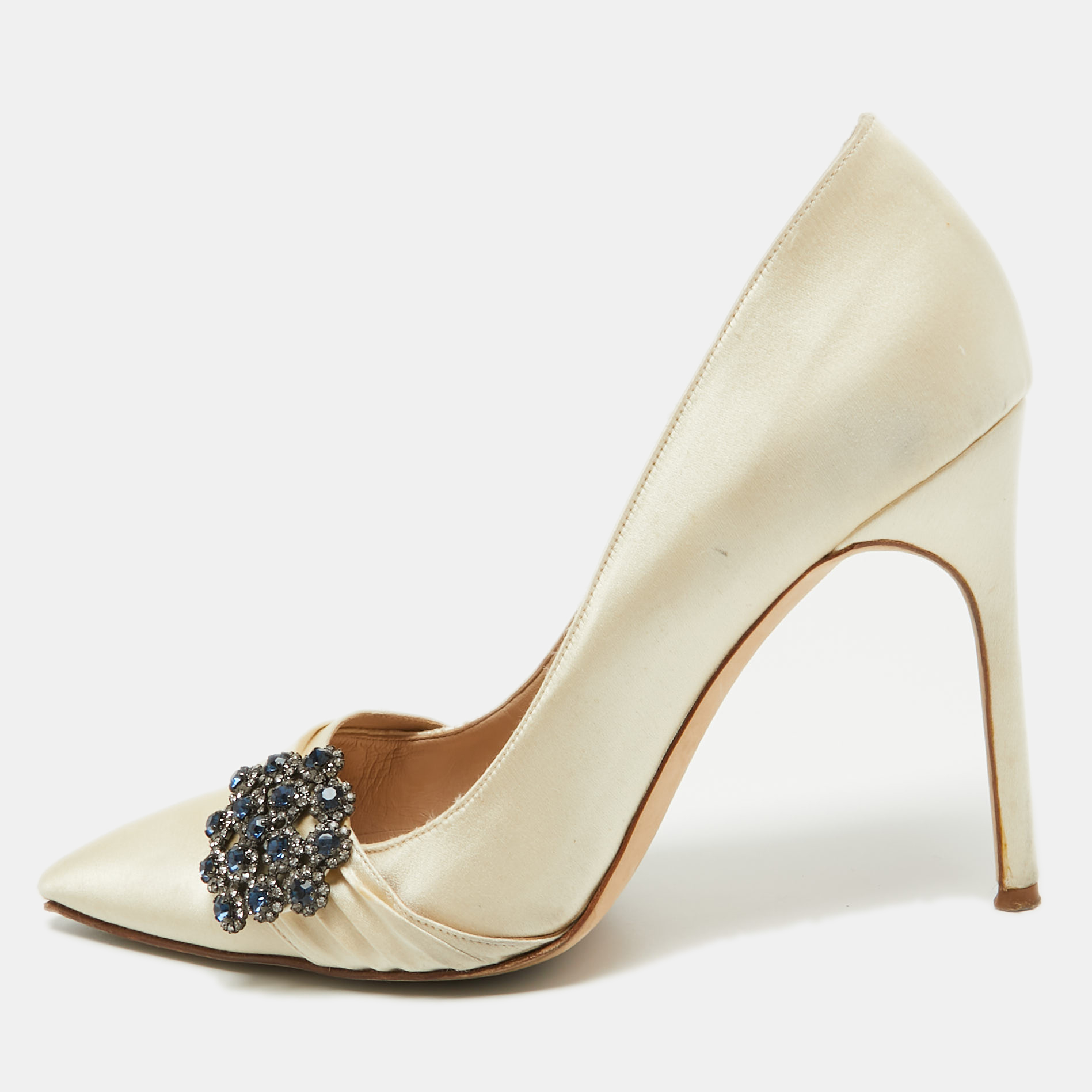 

Manolo Blahnik Cream Satin Crystal Embellished Pumps Size