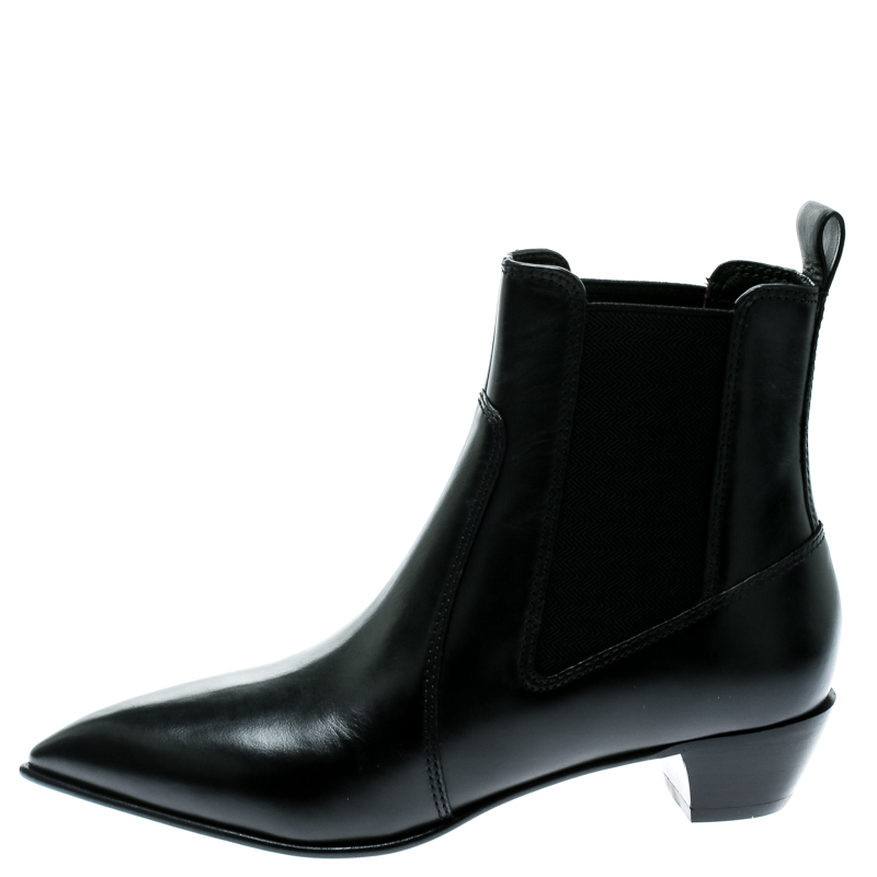 pointed toe ankle shoes