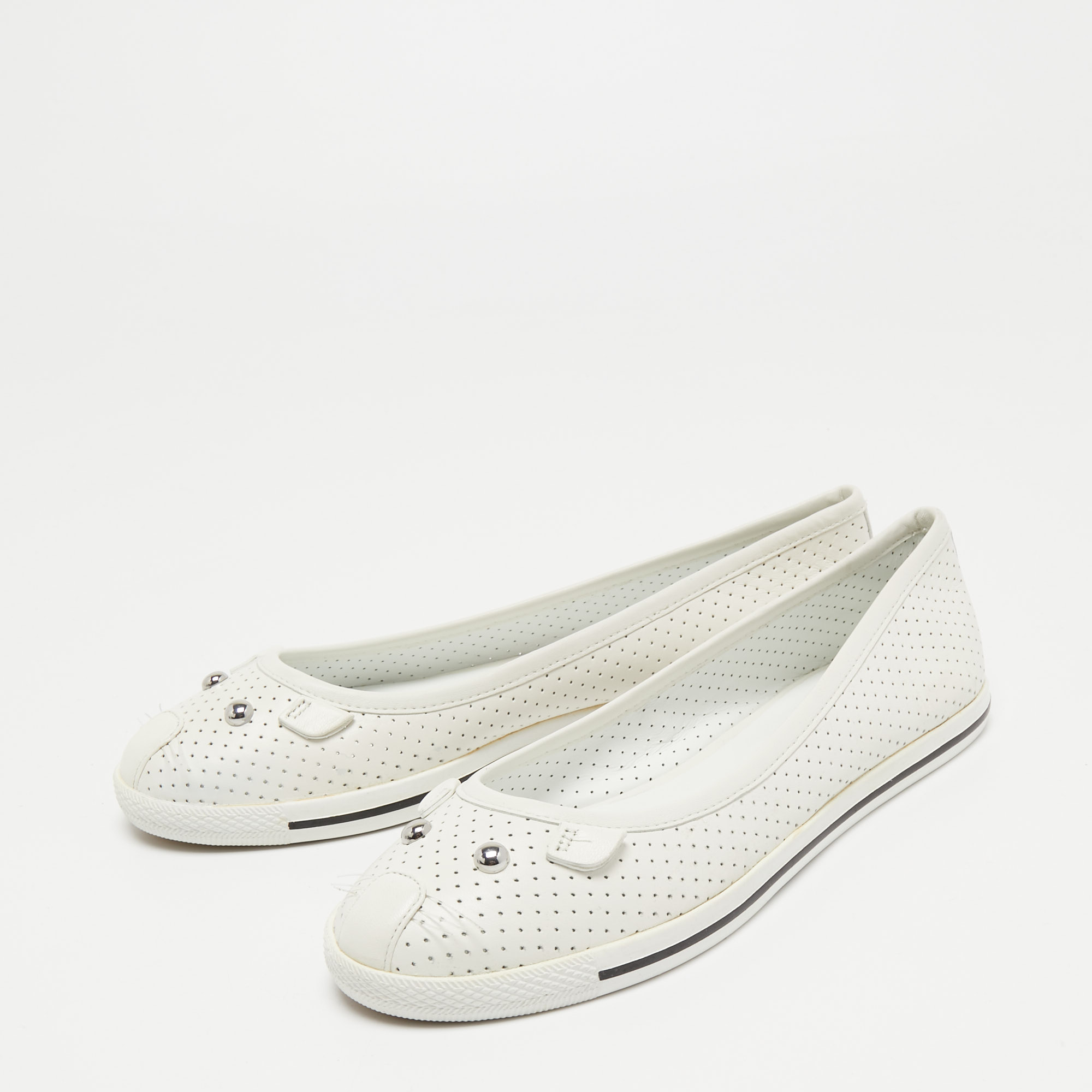 

Marc by Marc Jacobs White Perforated Leather Mouse Ballet Flats Size