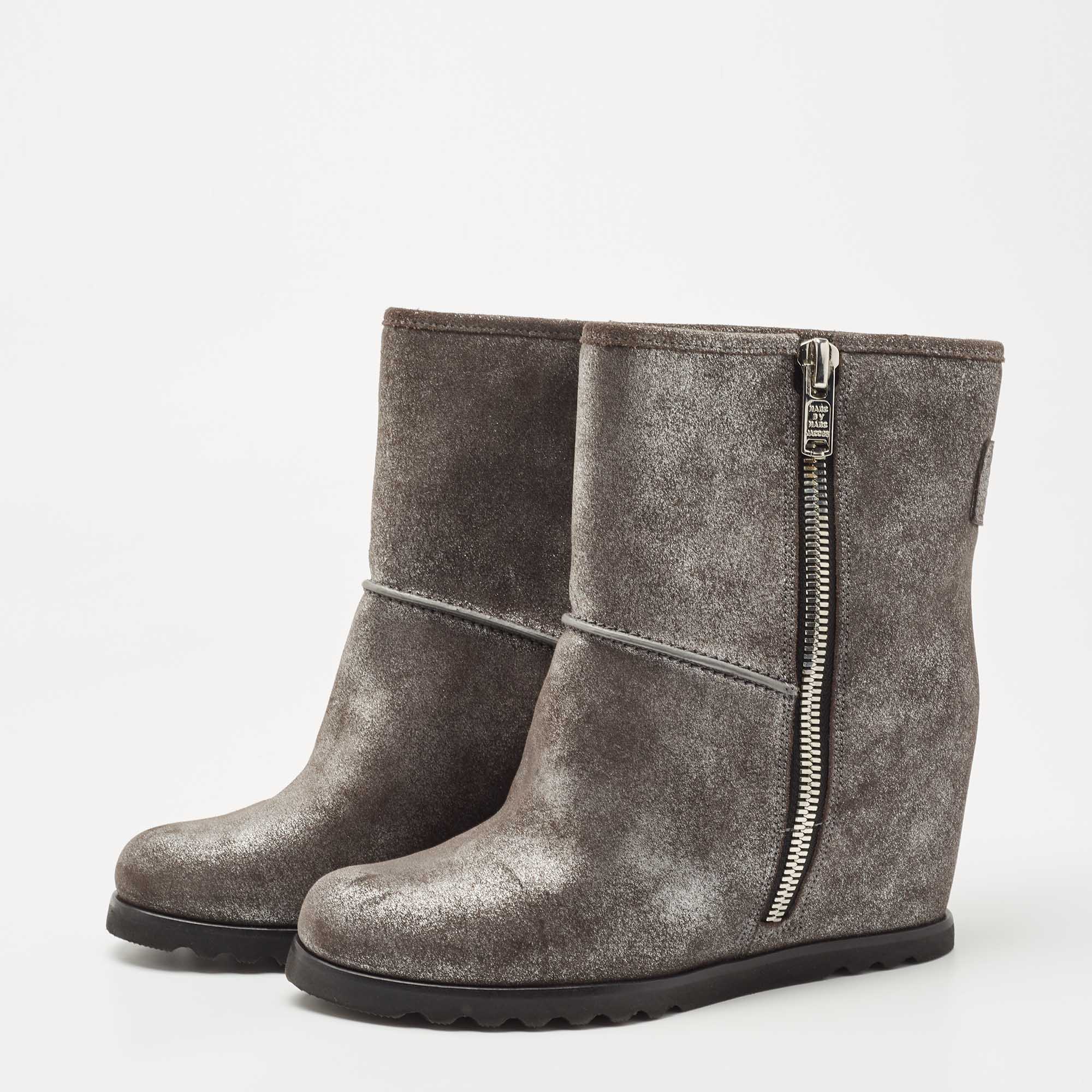 

Marc by Marc Jacobs Grey/Black Laminated Suede Ankle Boots Size