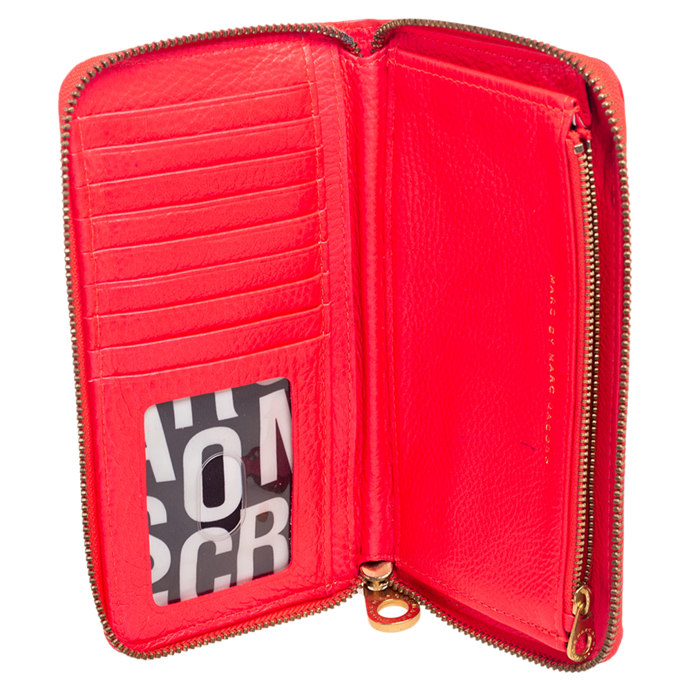

Marc by Marc Jacobs Neon Pink Leather Classic Q Zip Around Wallet