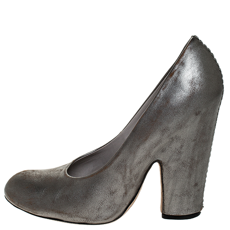 

Marc Jacobs Metallic Grey Leather Pumps Size