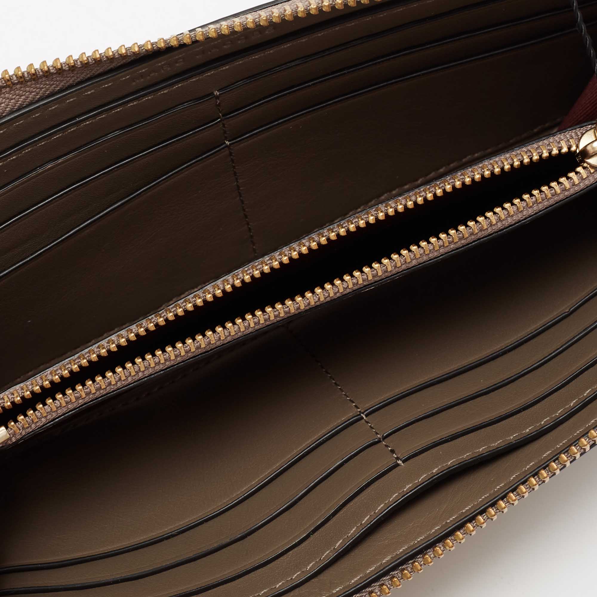 

Marc Jacobs Khaki Green Leather Snapshot Zip Around Wallet