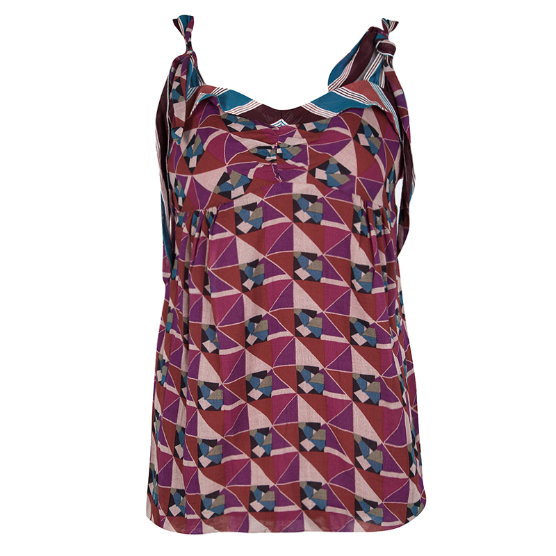 Tailored in a lightweight and comfortable cotton fabric this Marc Jacobs top features a multicolour geometric print all over. This sleeveless style top features a tie detail on the shoulder straps and comes with a subtle sweetheart neckline. Wear for those summer day outings for a cool look.