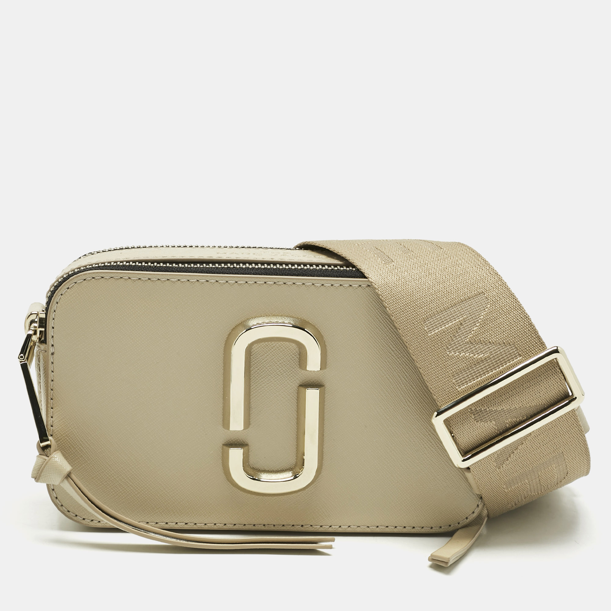 

Marc Jacobs Beige Patent Leather Snapshot Camera Crossbody Bag