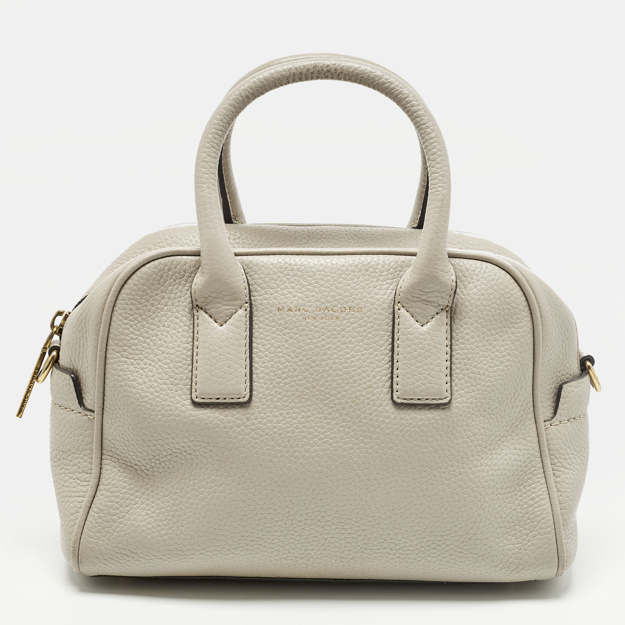 Click to view more detailed imagery on our partner's website Pre-owned Marc Jacobs Gotham Light Beige Leather Bauletto Bag In Sand