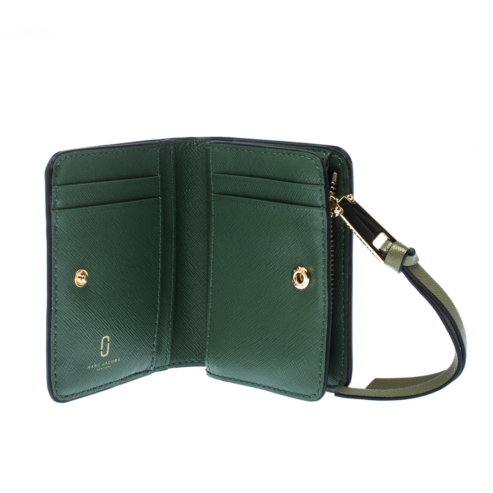 

Marc Jacobs Olive Green Leather Snapshot Compact Wallet