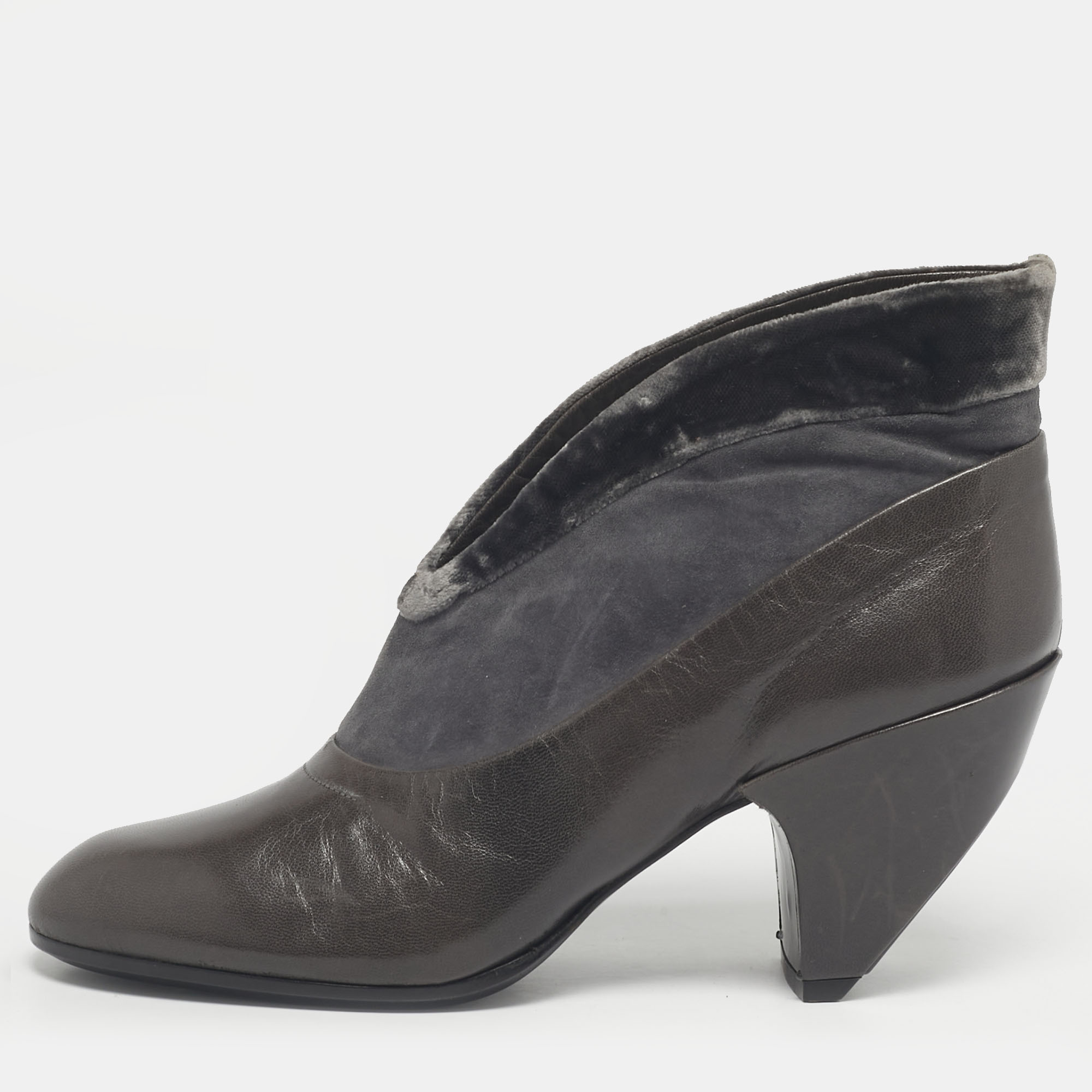 

Marc Jacobs Grey Leather and Velvet Ankle Boots Size