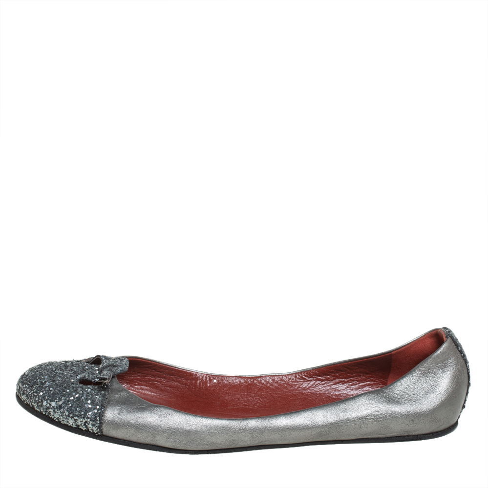 

Marc Jacobs Metallic Silver Glitter And Leather Ballet Flats Size