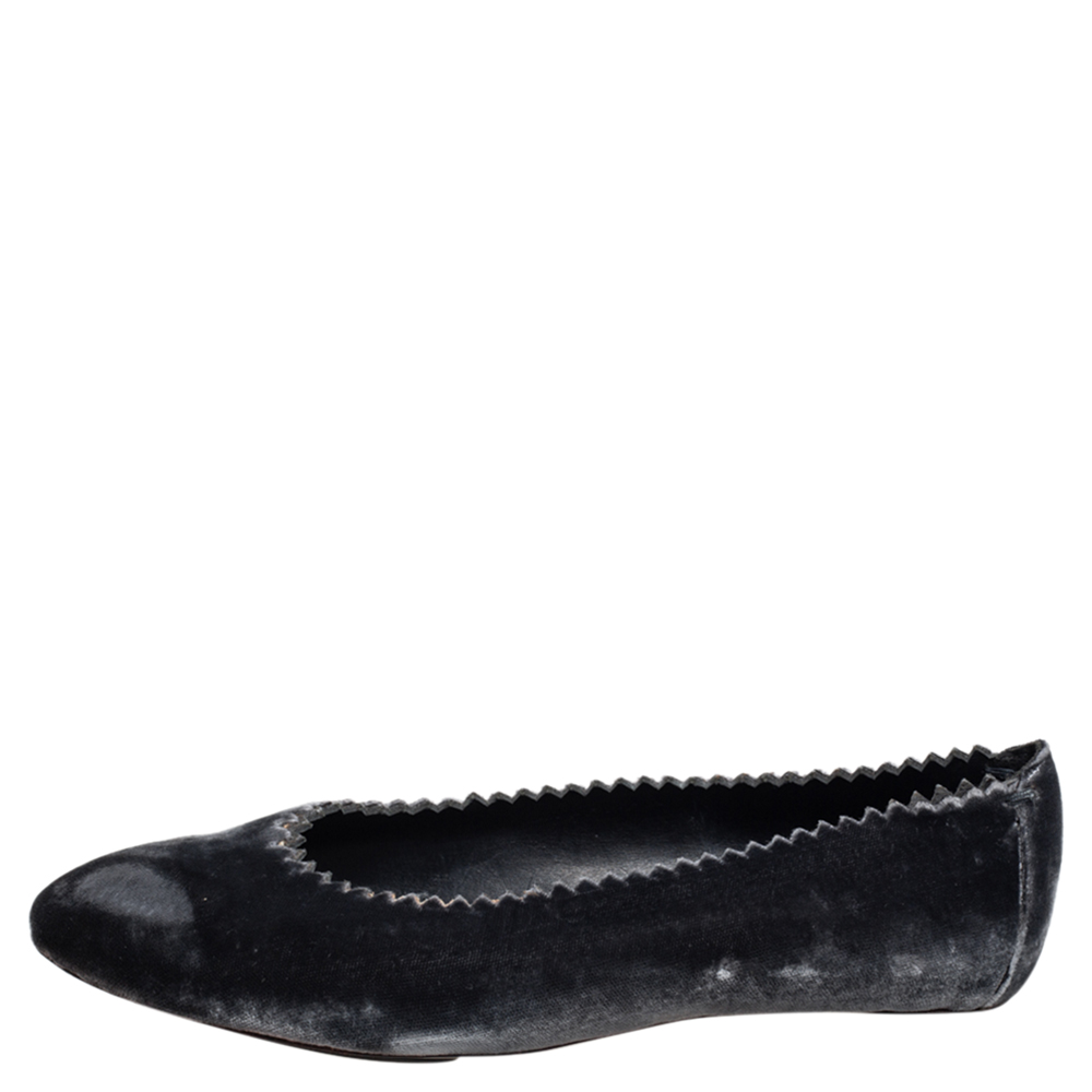 

Marc Jacobs Grey Velvet Ballet Flats Size