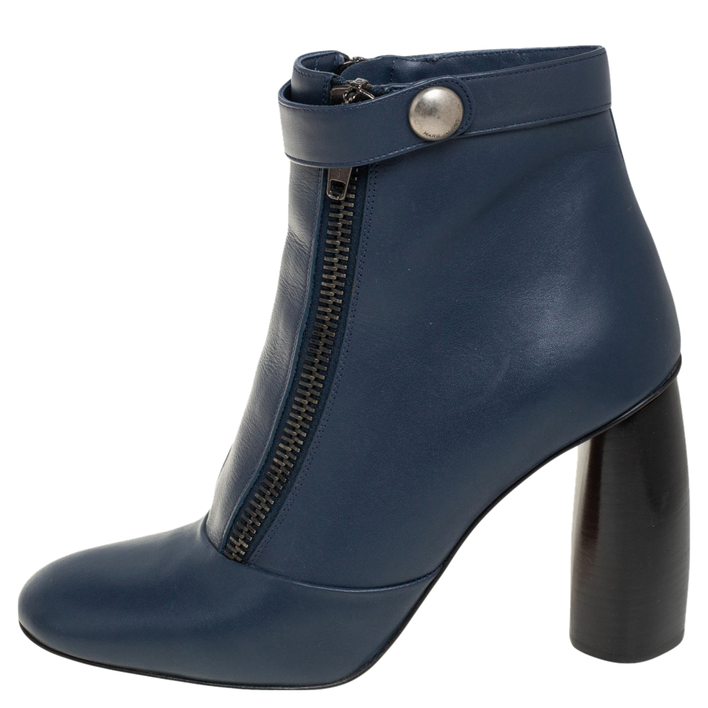 

Marc Jacobs Navy Blue Leather Ankle Length Boots Size