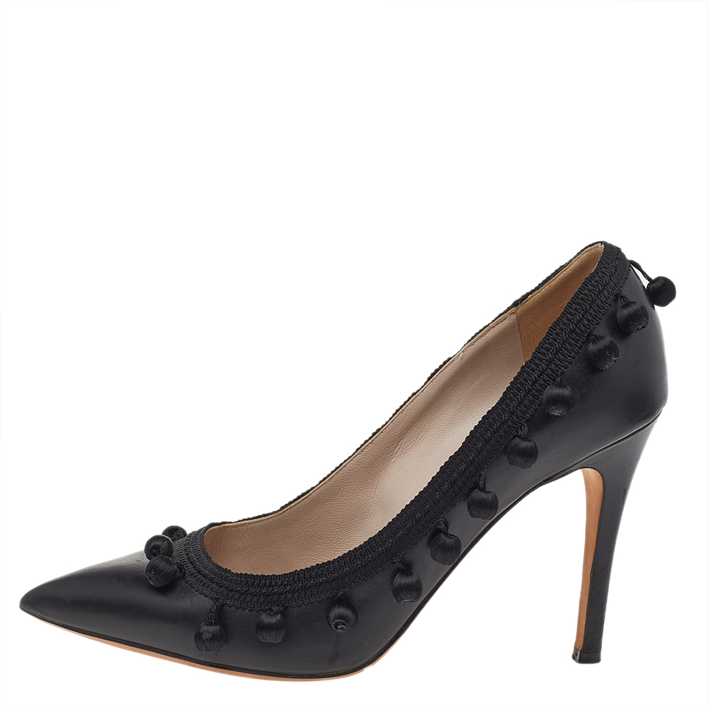 

Marc Jacobs Black Leather Embellished Pumps Size