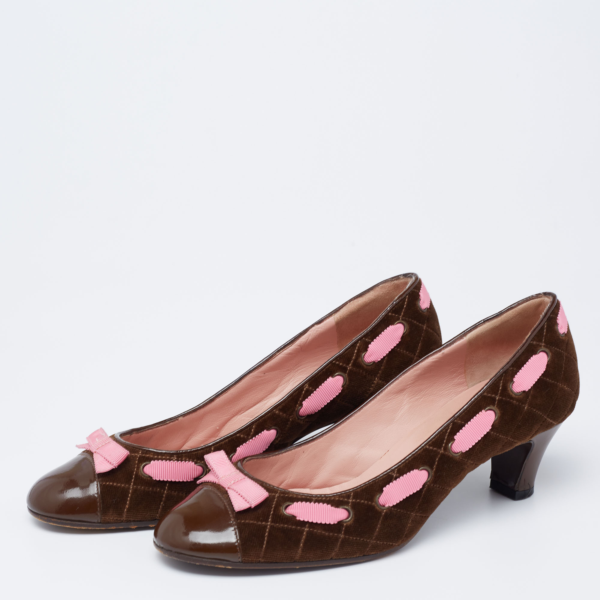

Marc Jacobs Brown Velvet And Patent Leather Bow Cap Toe Pumps Size