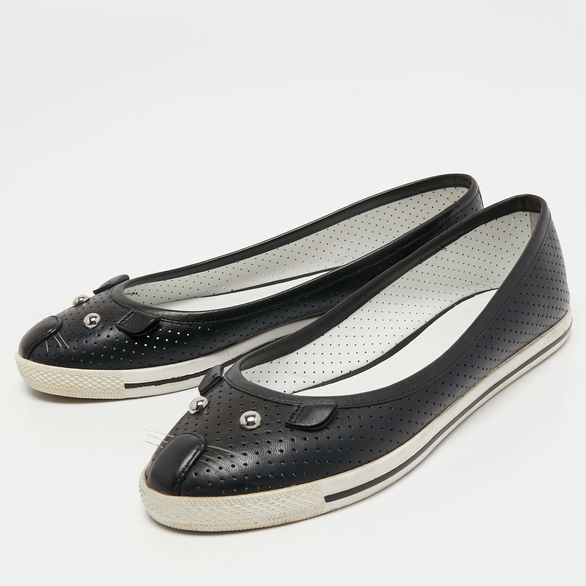 

Marc Jacobs Black Perforated Leather Mouse Ballet Flats Size