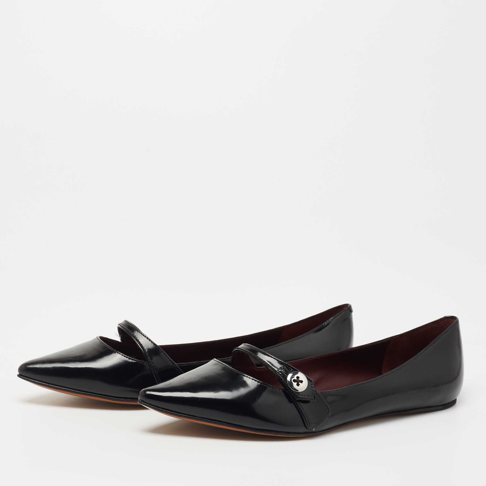 

Marc Jacobs Black Leather Pointed Toe Ballet Flats Size