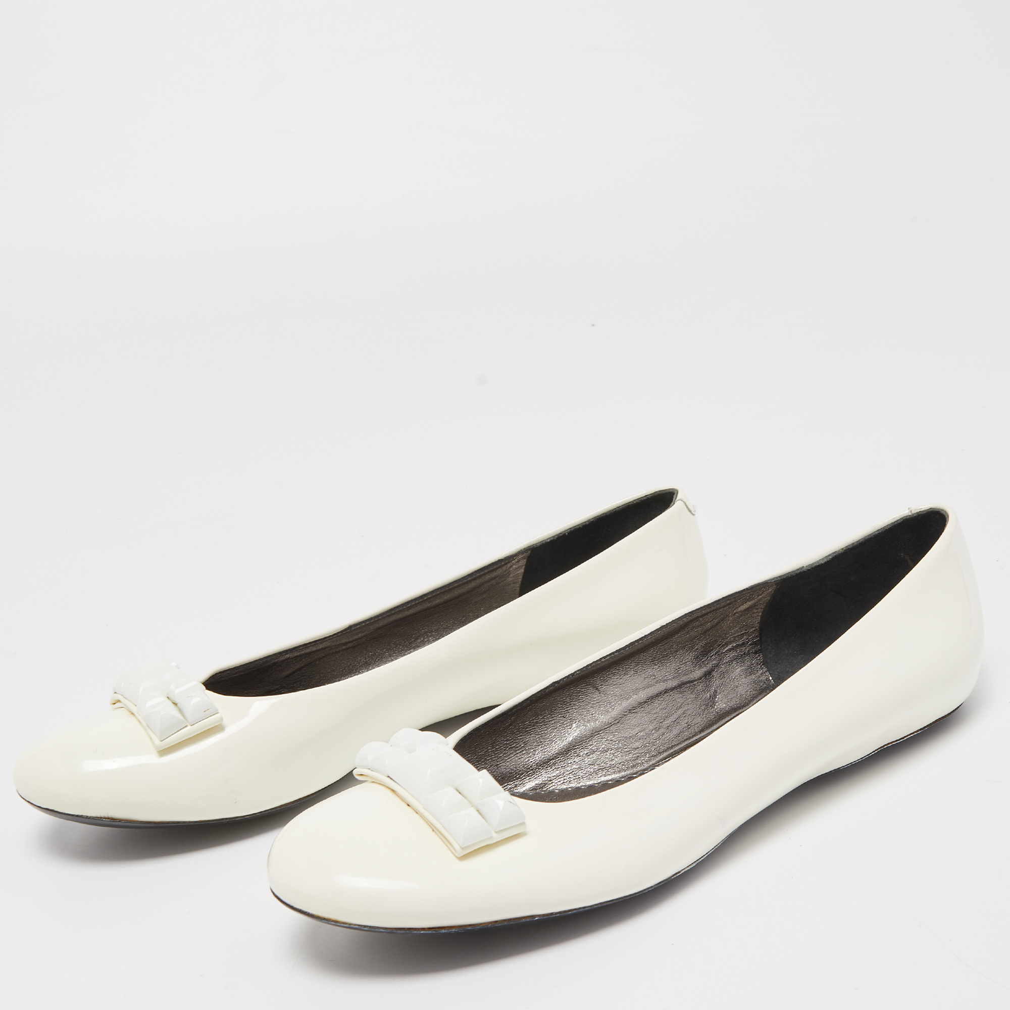 

Marc Jacobs White Patent Leather Embellished Bow Ballet Flats Size