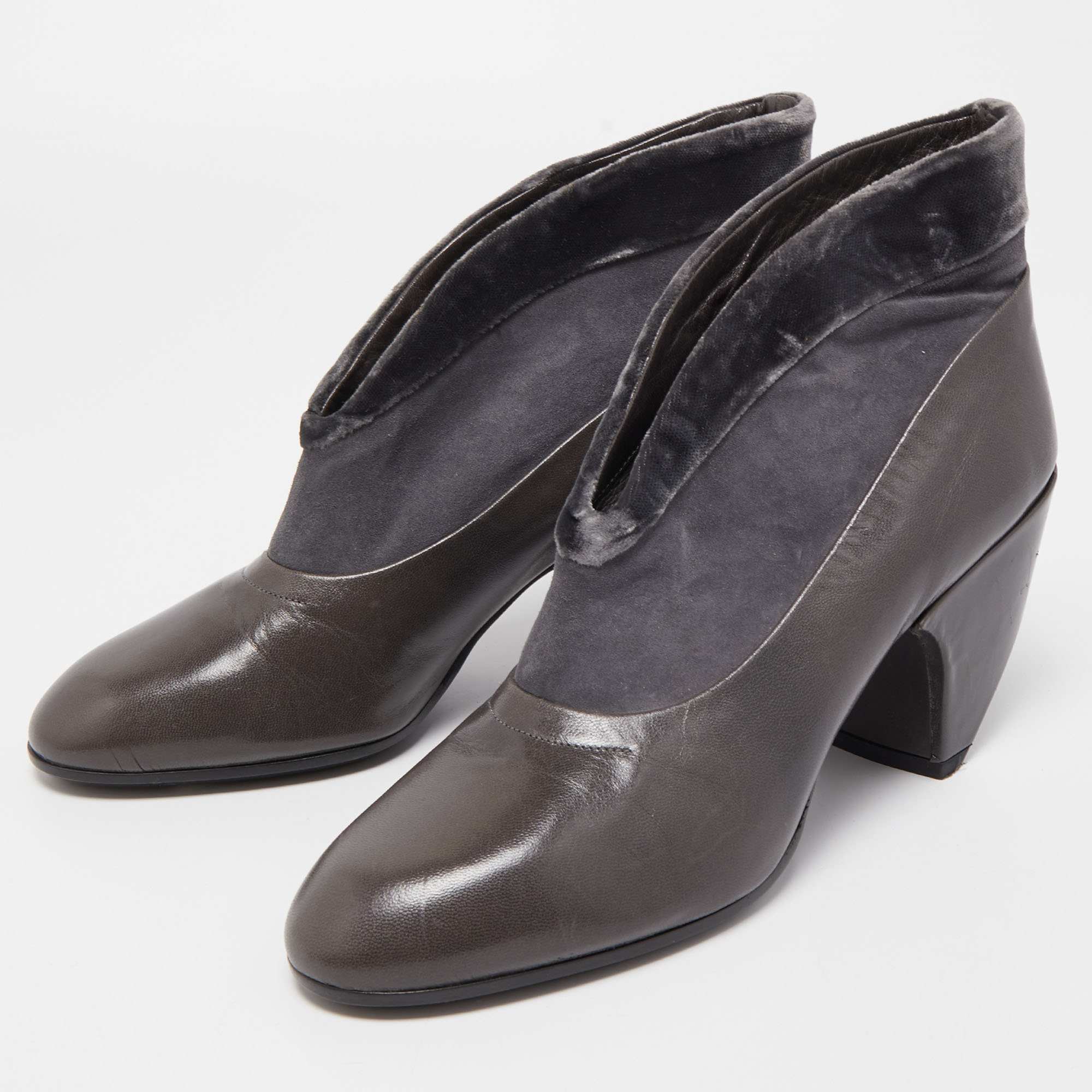 

Marc Jacobs Tricolor Velvet, Leather and Suede Ankle Boots Size, Grey