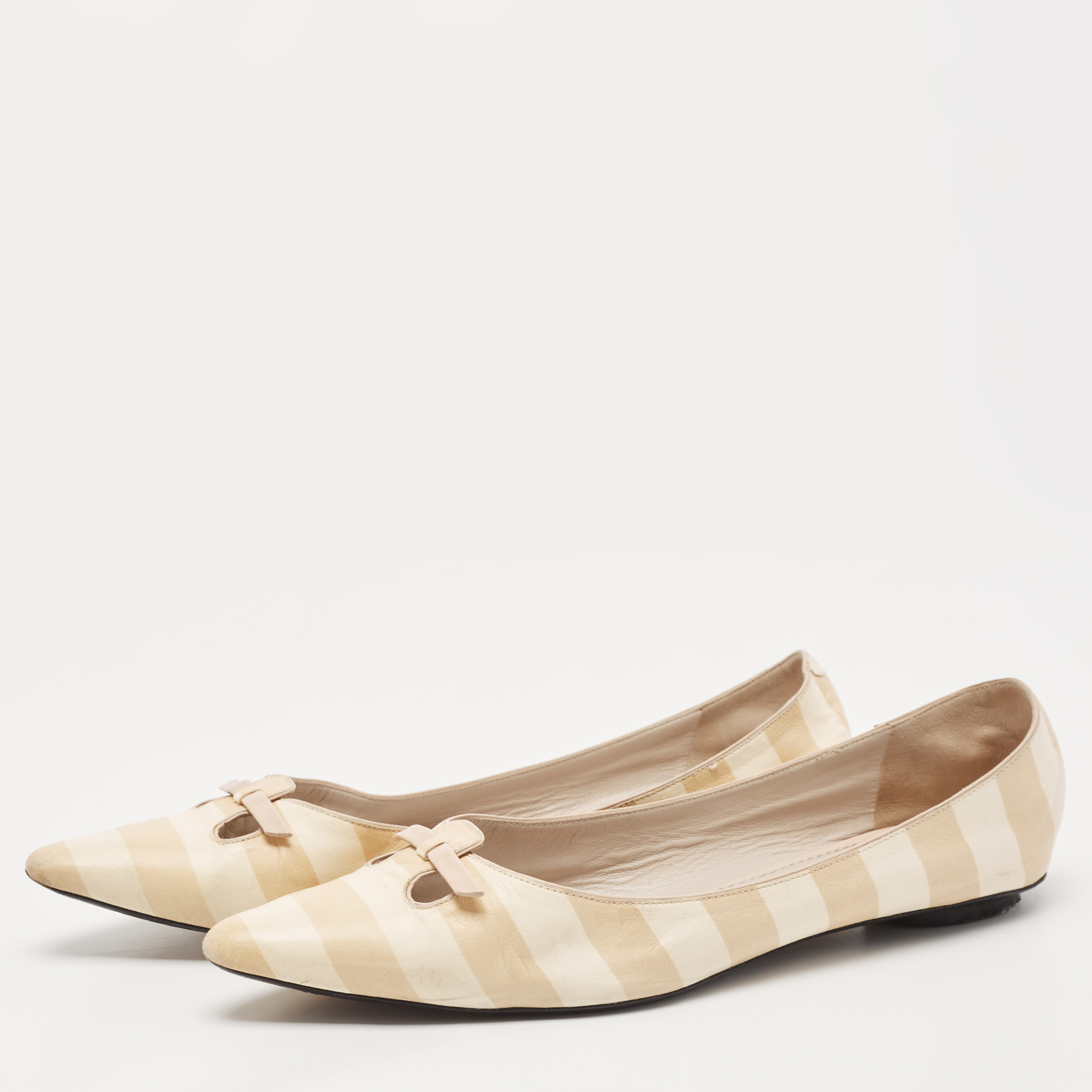 

Marc Jacobs Cream Leather Ballet Flats Size