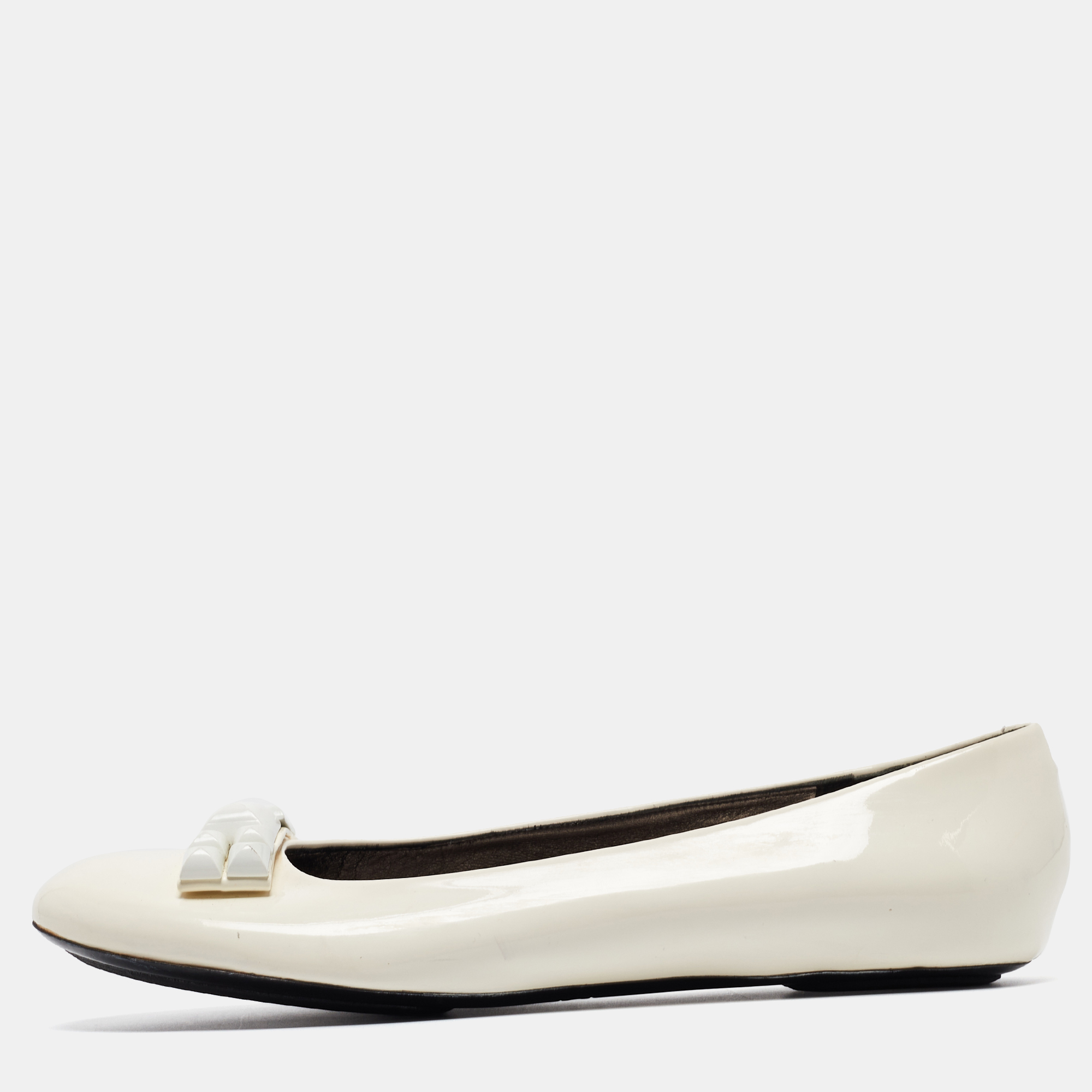 

Marc Jacobs Cream Patent Ballet Flats Size, White