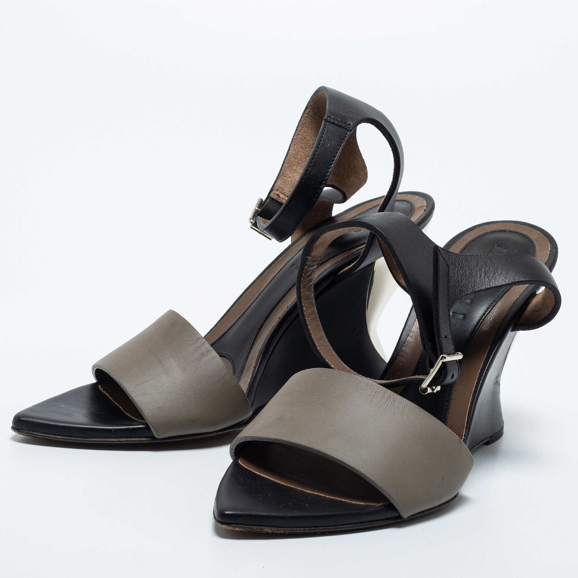

Marni Black/Grey Leather Ankle Strap Sandals Size