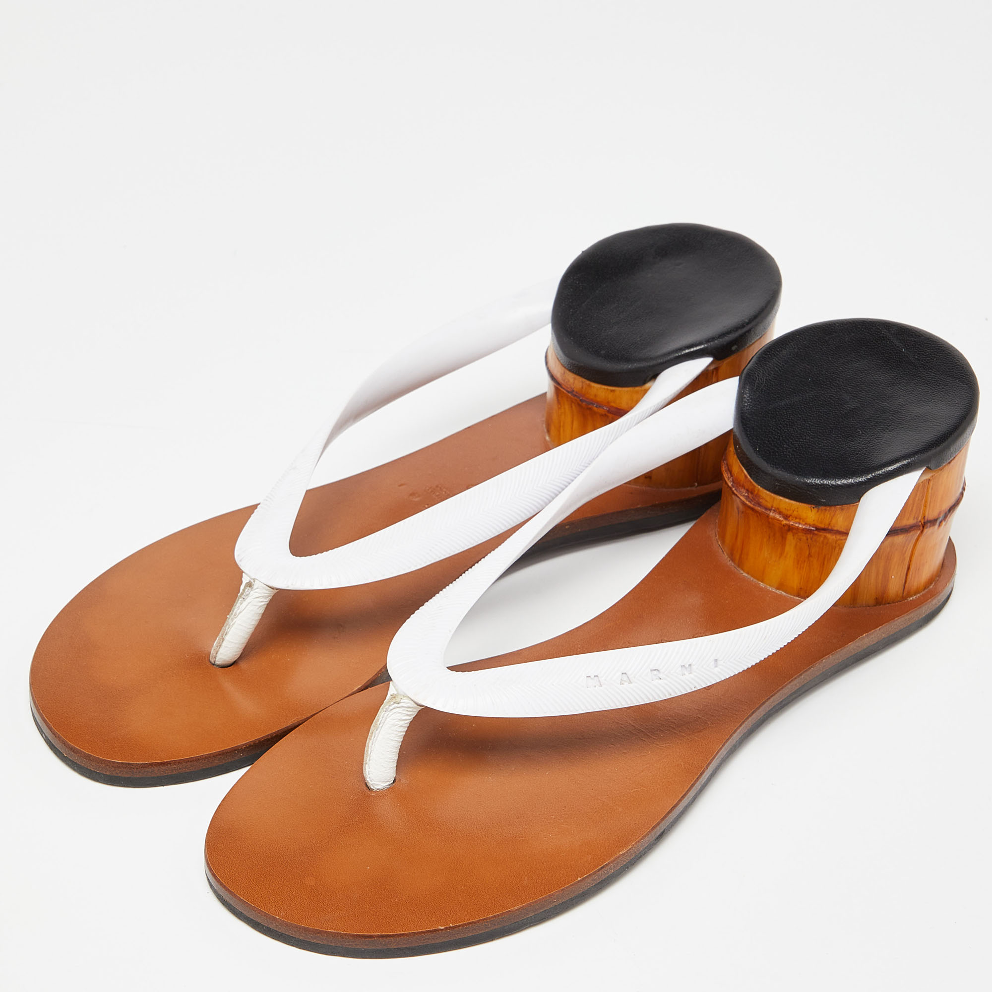 

Marni White/Brown Leather and Rubber Flip Flops Size