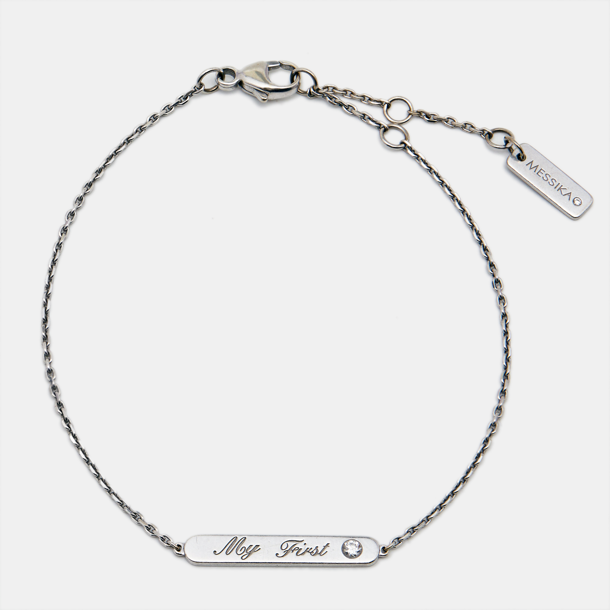 The Messika My First bracelet is an exquisite piece of jewelry crafted from premium 18k white gold. It features a delicate design adorned with a brilliant cut diamond adding elegance and sophistication to any wrist.