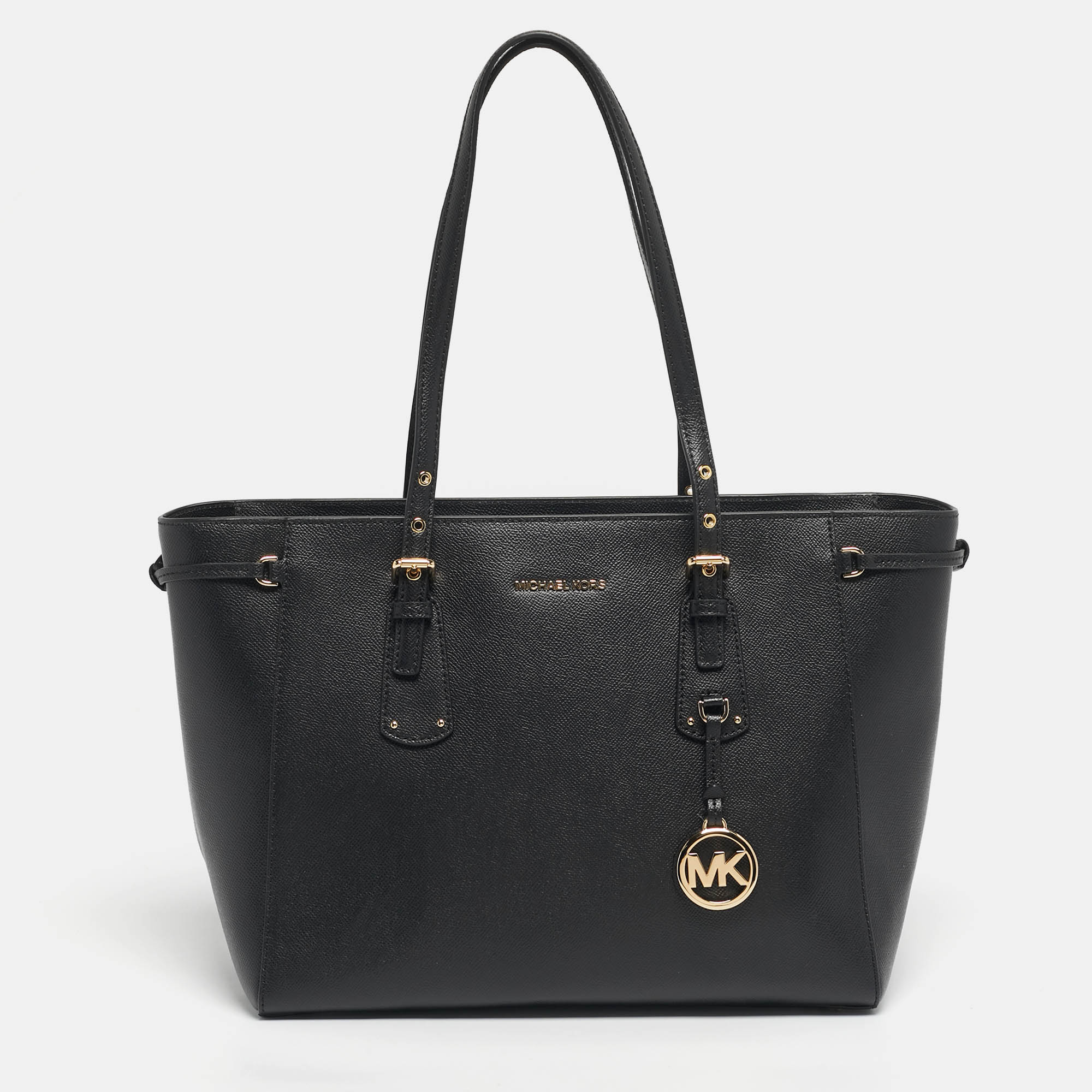 Pre-owned Michael Kors Black Leather Medium Voyager Tote
