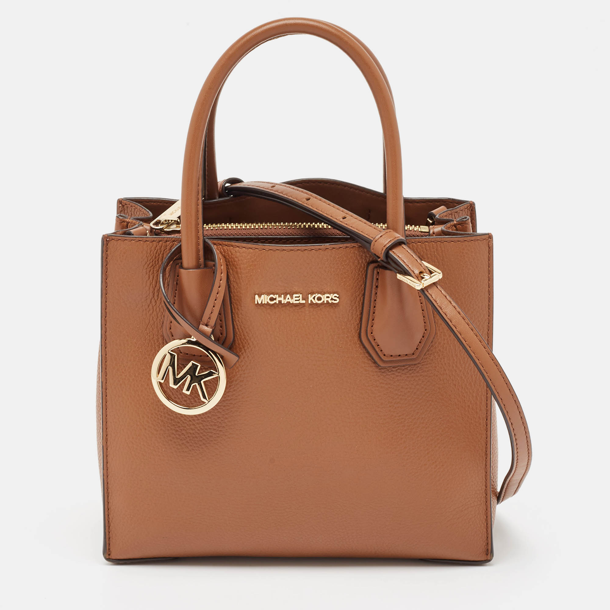 This Michael Kors tote promises to take you through the day with ease whether youre at work or out and about in the city. From its design to its structure the bag promises appeal and durability. It has shoulder handles and a spacious interior to hold all your essentials.