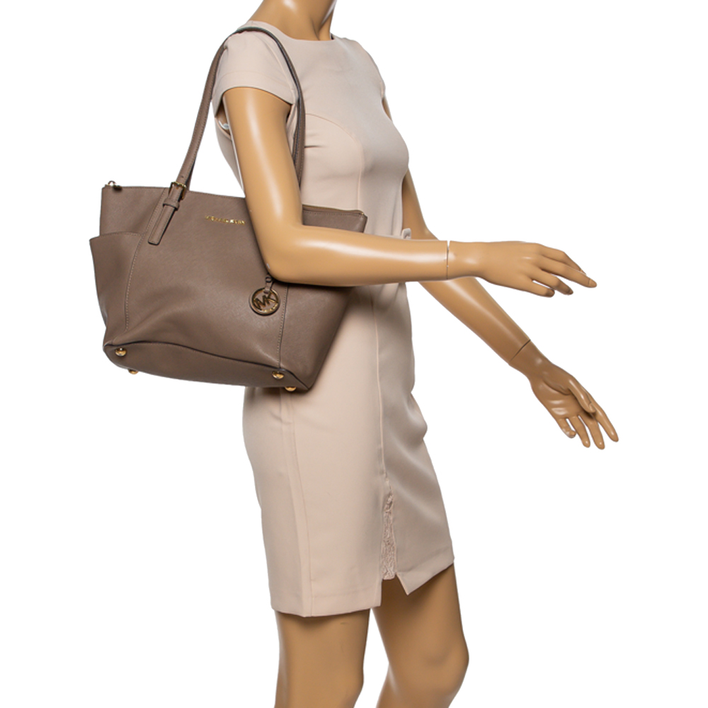 

Michael Michael Kors Dark Beige Leather Medium Jet Set Top Zip Tote