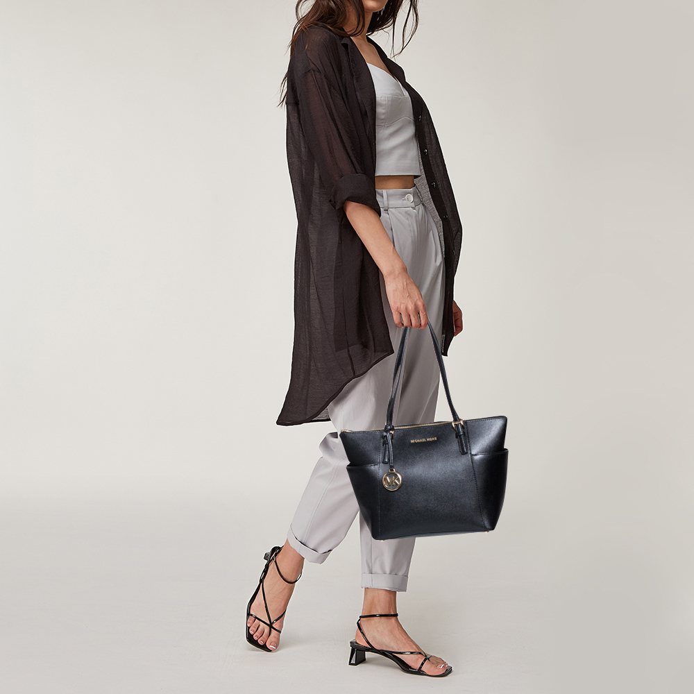 

Michael Kors Black Leather Medium Jet Set Top Zip Tote