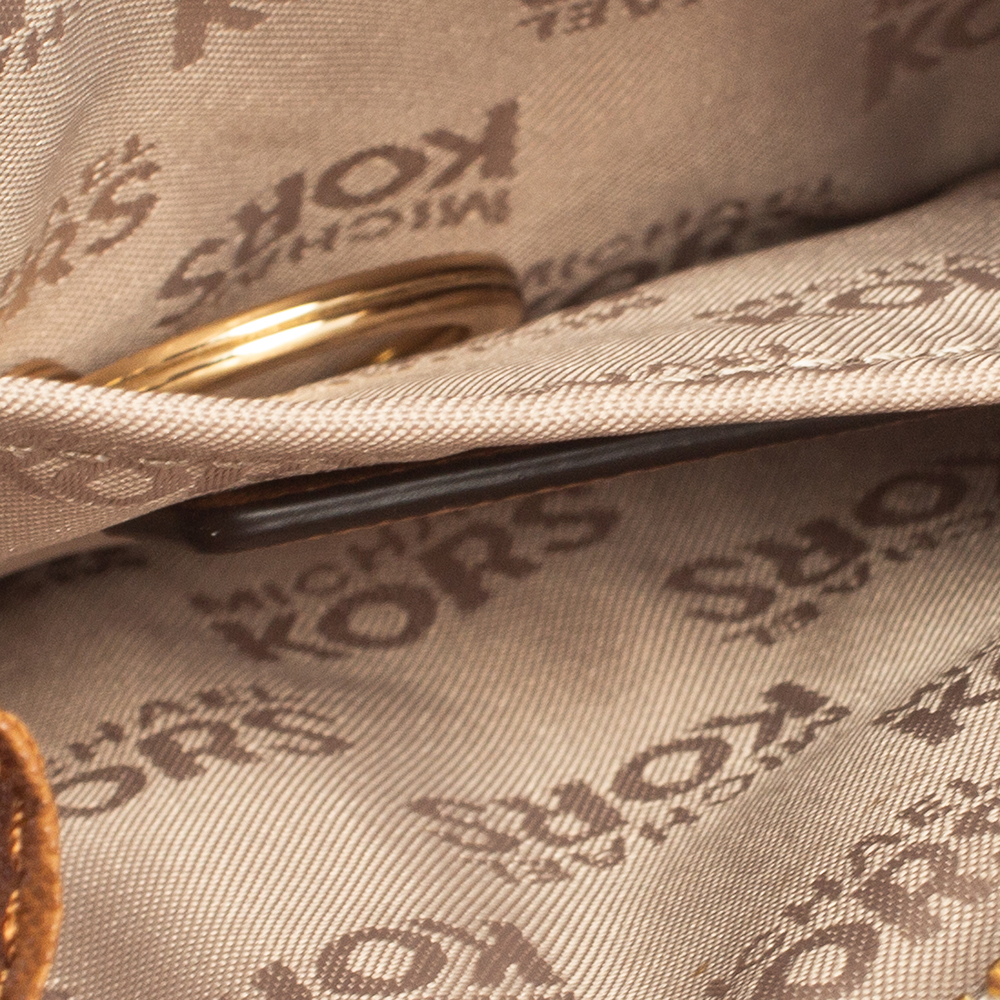 

Michael Kors Beige Signature Coated Canvas and Leather Zip Coin Wallet